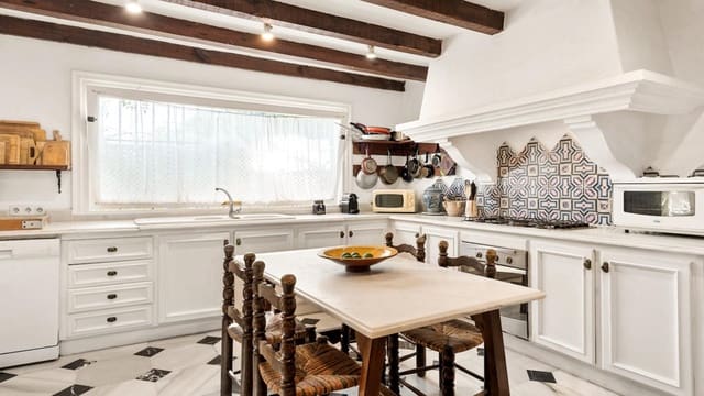 6 soverom Villa til salgs i Cancelada, Estepona med svømmebasseng garasje - € 3 250 000 (Ref: 9420483)