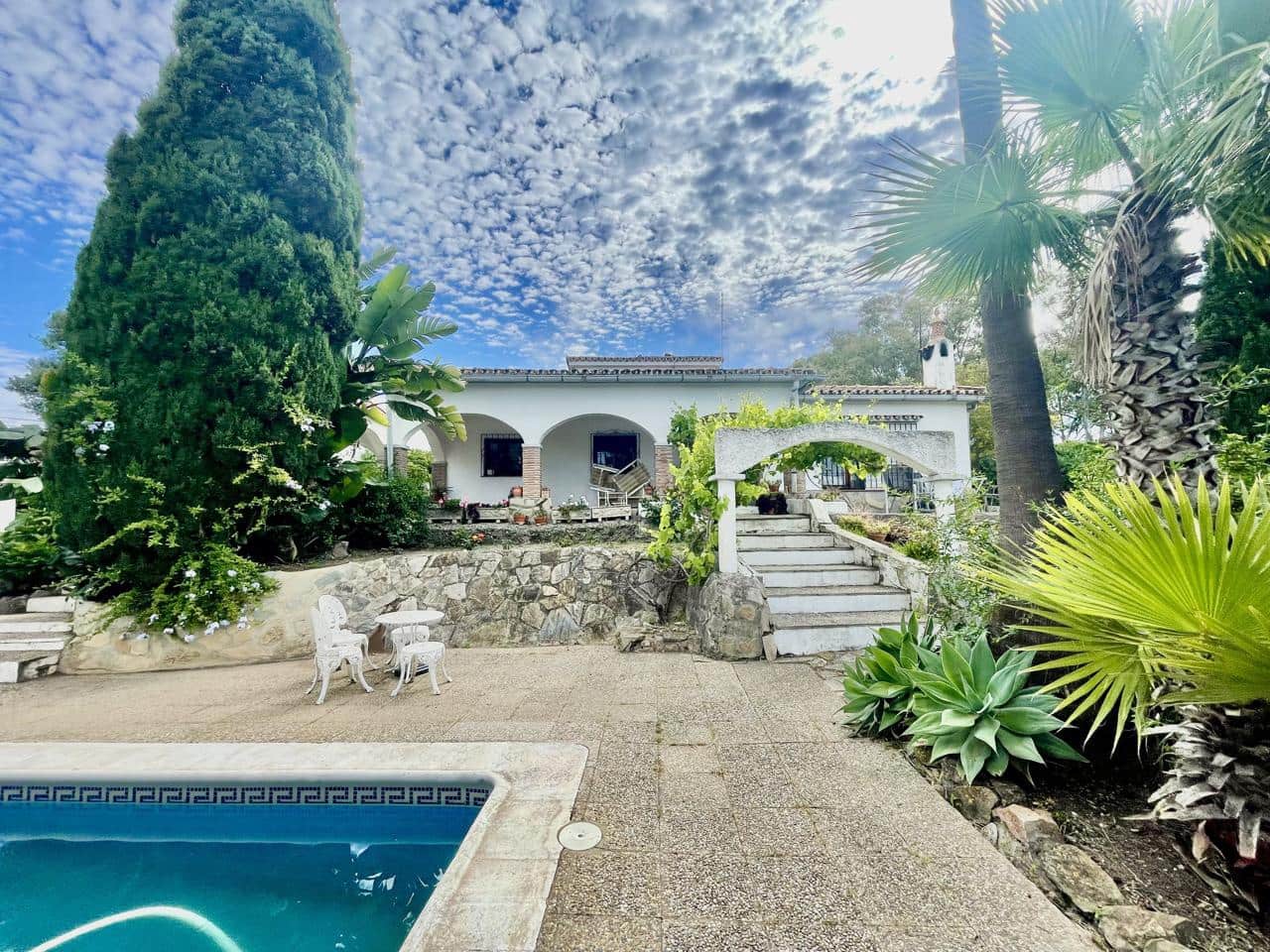 7 sovrum Finca/Hus på landet till salu i San Enrique de Guadiaro med pool garage - 875 000 € (Ref: 9426694)