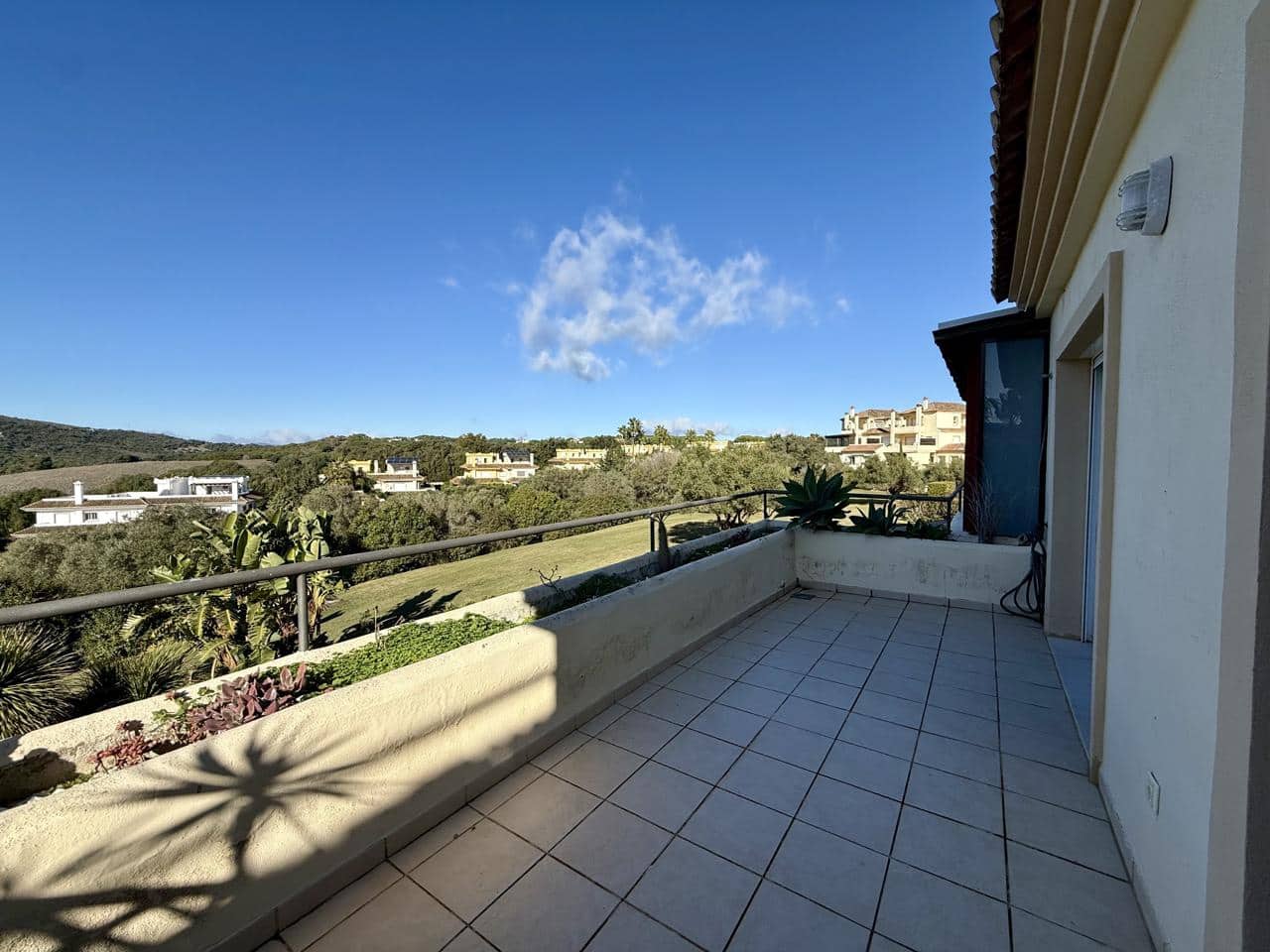 3 bedroom Apartment for sale in San Roque with pool garage - € 450,000 (Ref: 9432795)
