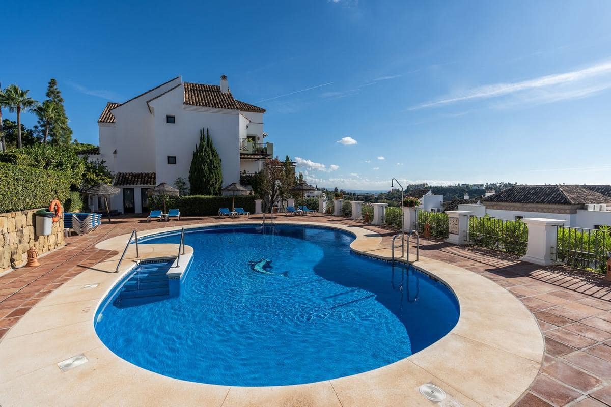 2 slaapkamer Appartement te koop in Benahavis met zwembad garage - € 465.000 (Ref: 9492750)