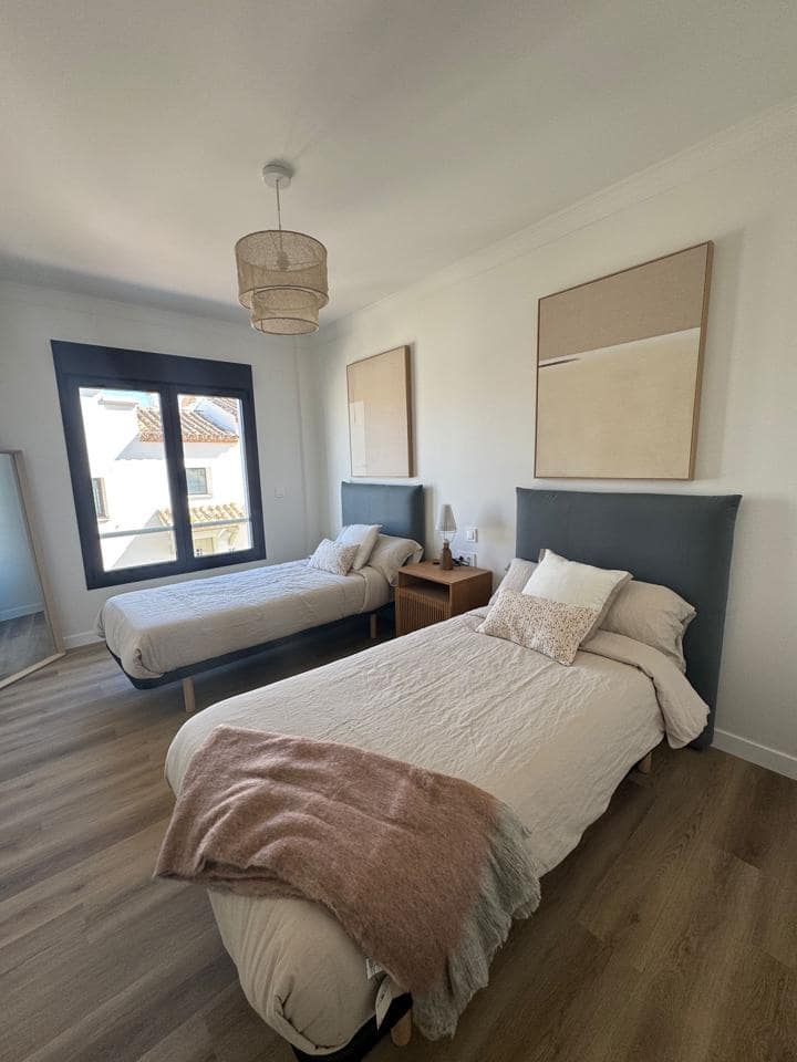 3 Zimmer Villa zu verkaufen in Estepona mit Pool Garage - 470.250 € (Ref: 9495266)