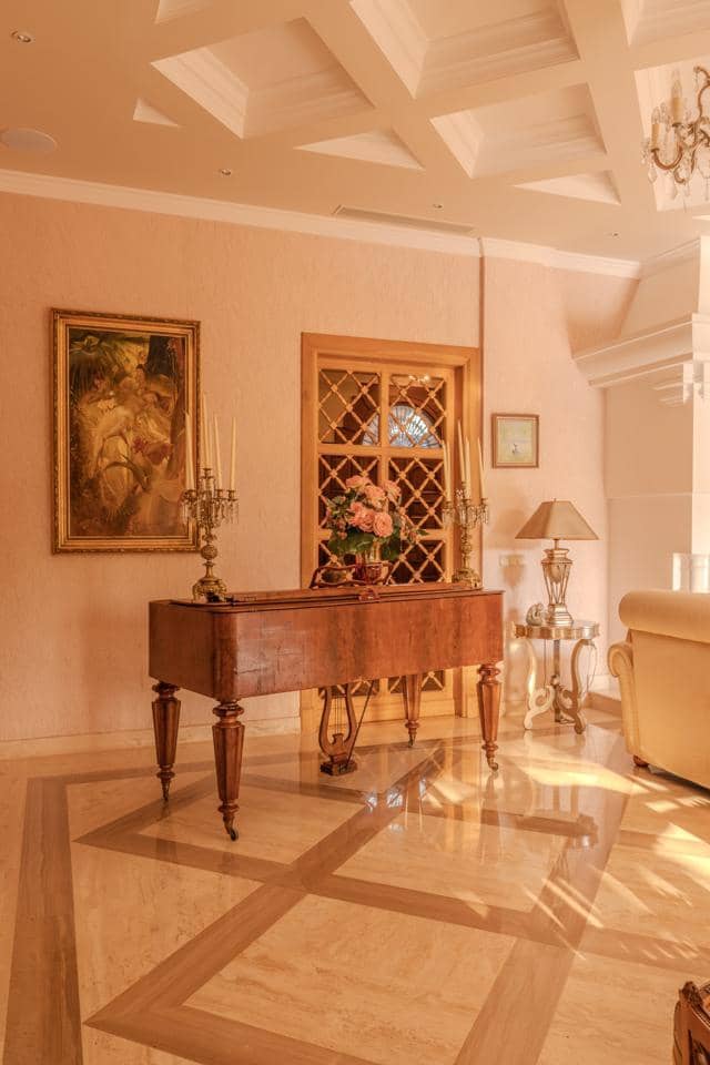 6 makuuhuone Huvila myytävänä paikassa Marbella mukana uima-altaan 
autotalli - 7 500 000 € (Ref: 9521413)