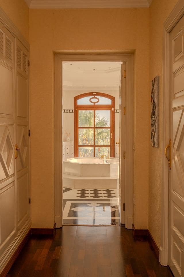 6 makuuhuone Huvila myytävänä paikassa Marbella mukana uima-altaan 
autotalli - 7 500 000 € (Ref: 9521413)