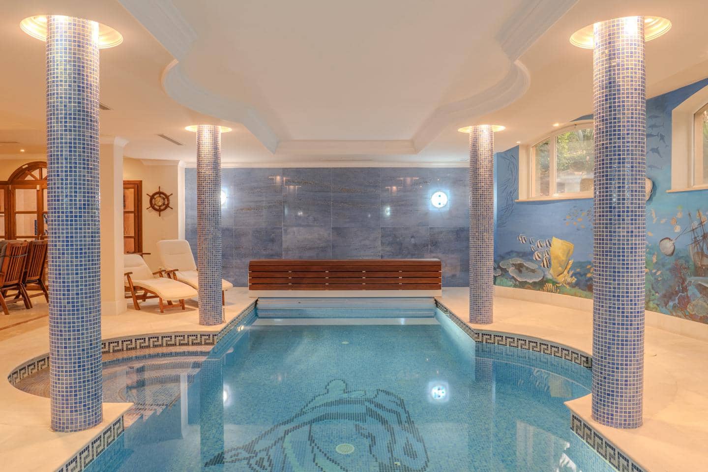 6 makuuhuone Huvila myytävänä paikassa Marbella mukana uima-altaan 
autotalli - 7 500 000 € (Ref: 9521413)