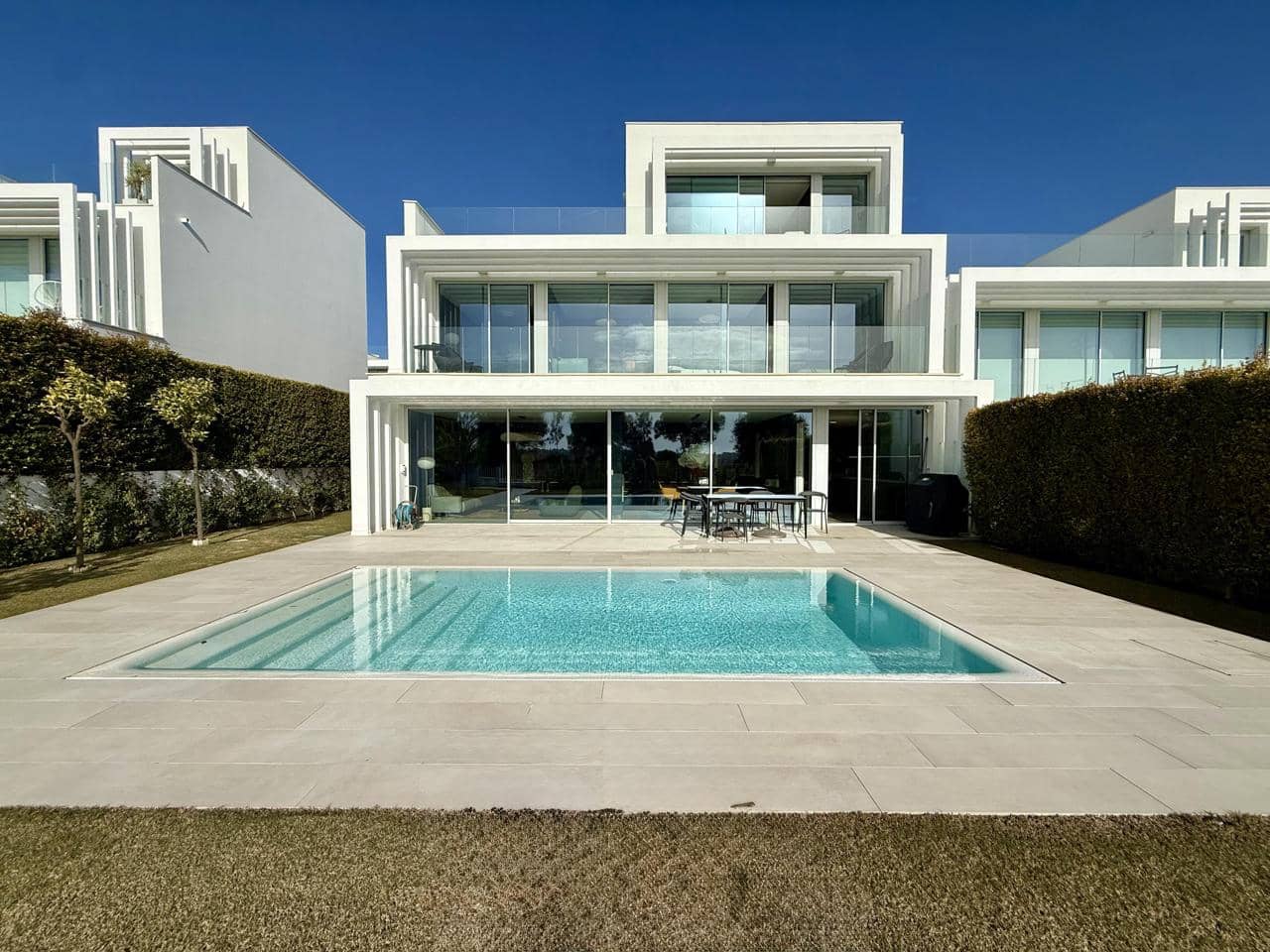 5 soveværelse Villa til salg i Sotogrande med swimmingpool garage - € 1.450.000 (Ref: 9533051)