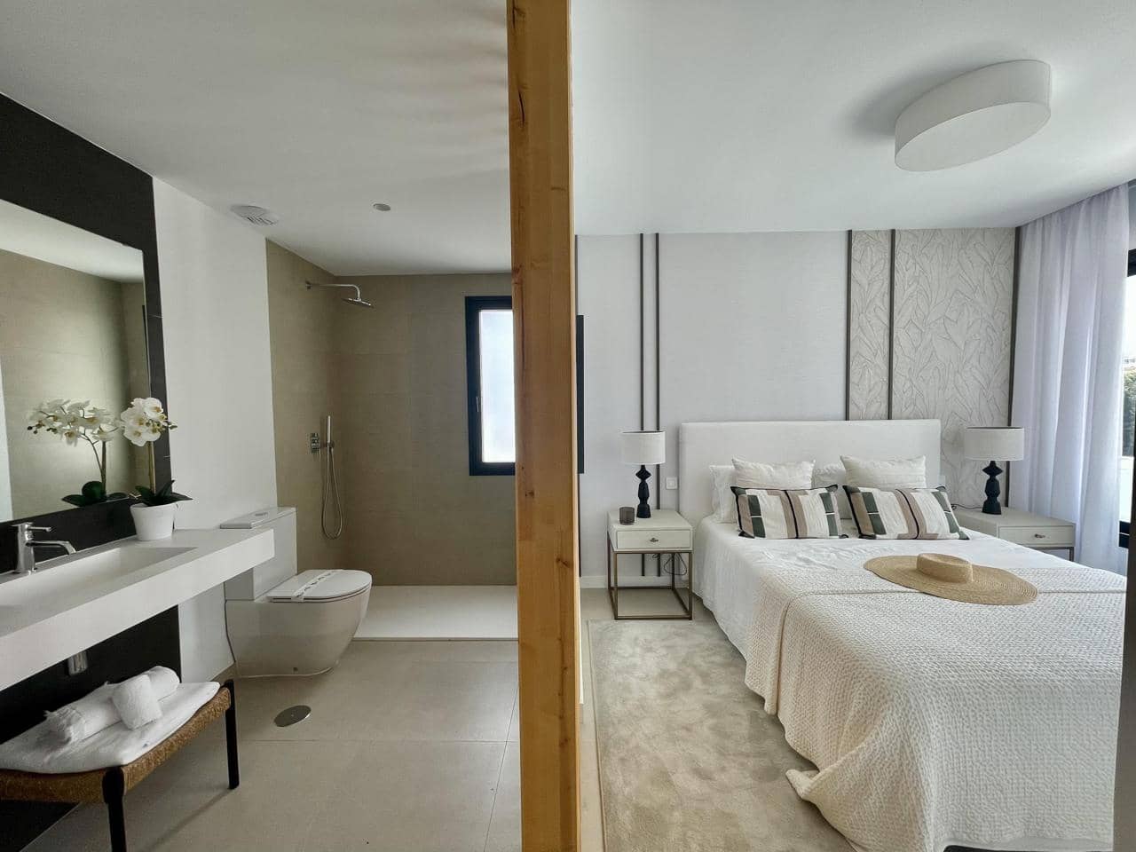 3 bedroom Villa for sale in El Paraiso with pool garage - € 800,000 (Ref: 9536548)