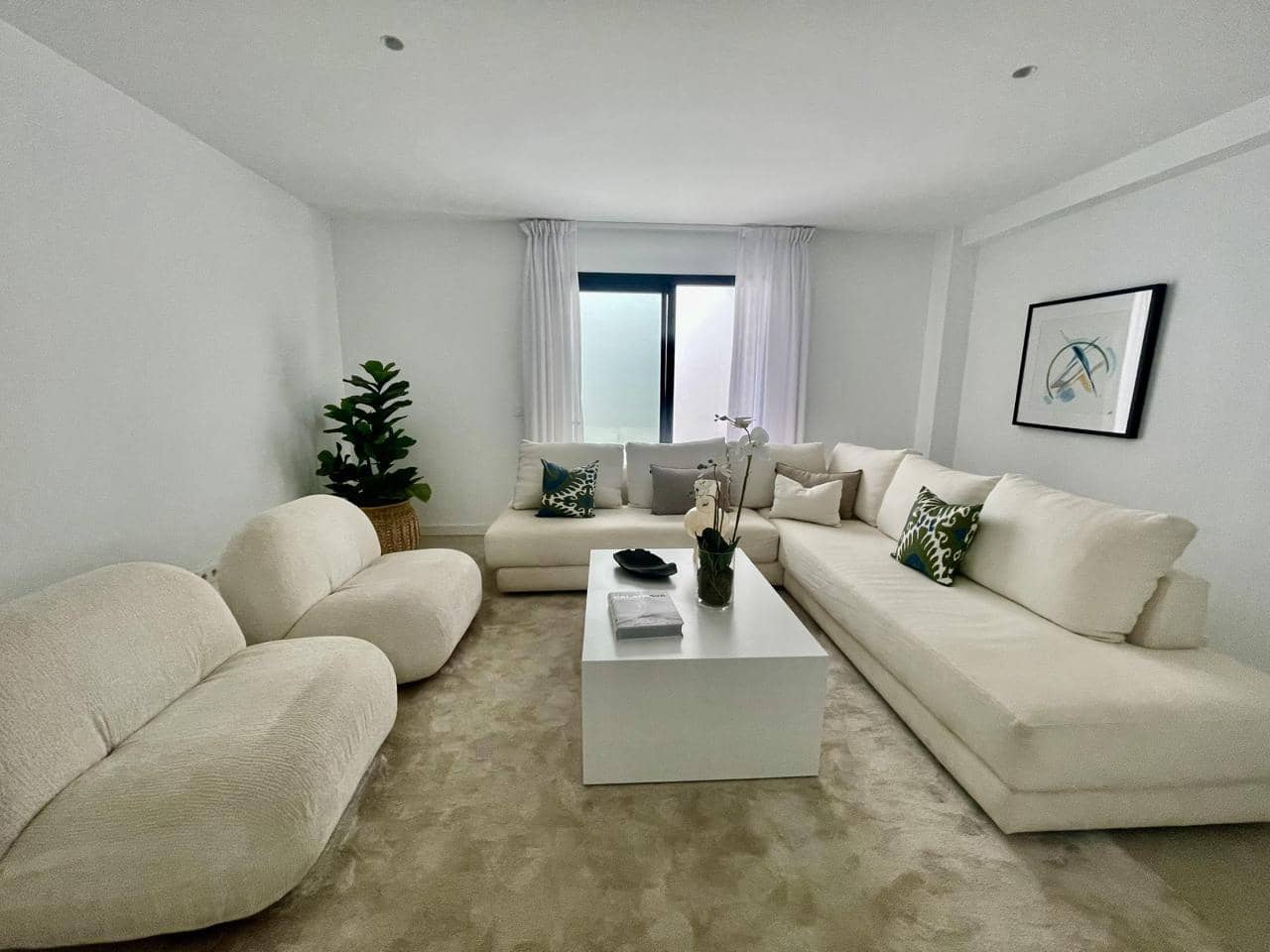 3 bedroom Villa for sale in El Paraiso with pool garage - € 800,000 (Ref: 9536548)