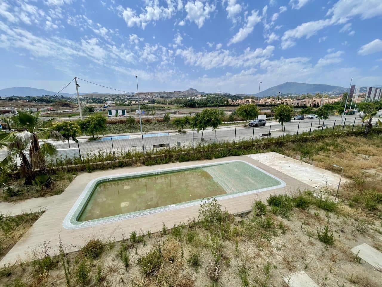 3 bedroom Villa for sale in El Paraiso with pool garage - € 800,000 (Ref: 9536548)