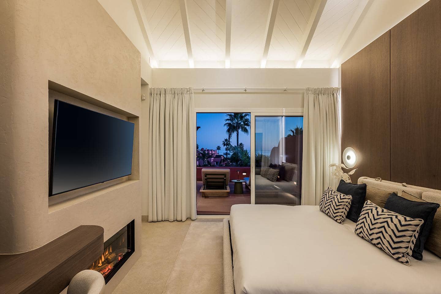 3 bedroom Penthouse for sale in Estepona with pool garage - € 2,995,000 (Ref: 9546972)