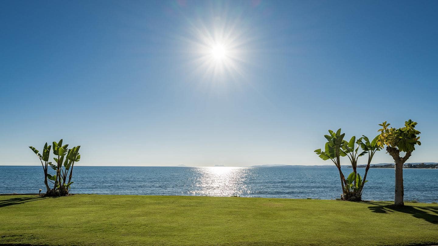 3 bedroom Penthouse for sale in Estepona with pool garage - € 2,995,000 (Ref: 9546972)