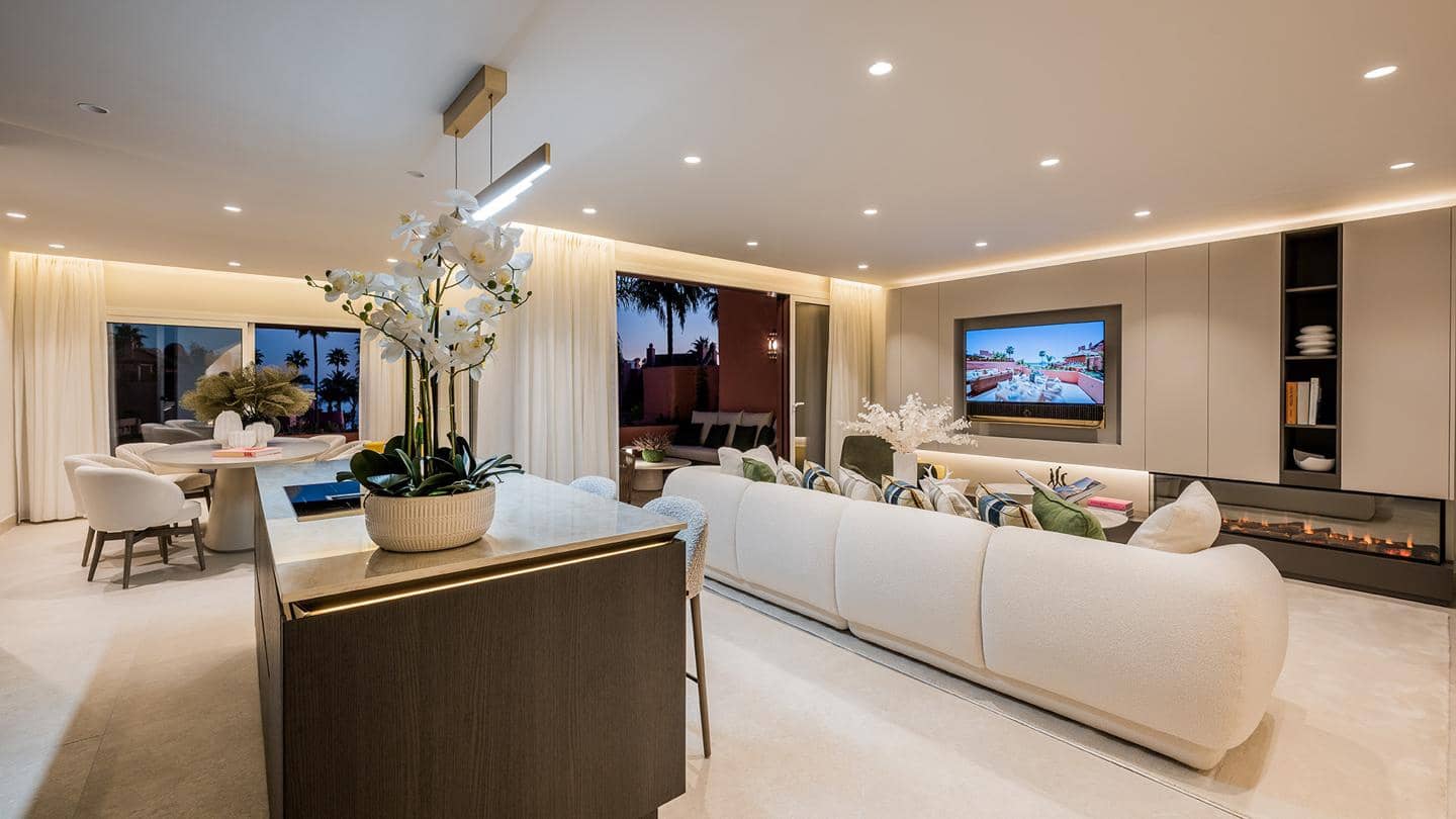 3 bedroom Penthouse for sale in Estepona with pool garage - € 2,995,000 (Ref: 9546972)