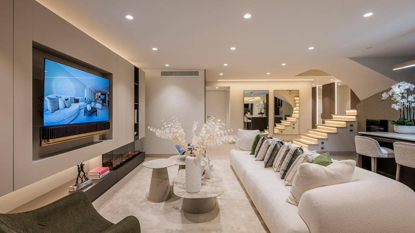 3 bedroom Penthouse for sale in Estepona with pool garage - € 2,995,000 (Ref: 9546972)