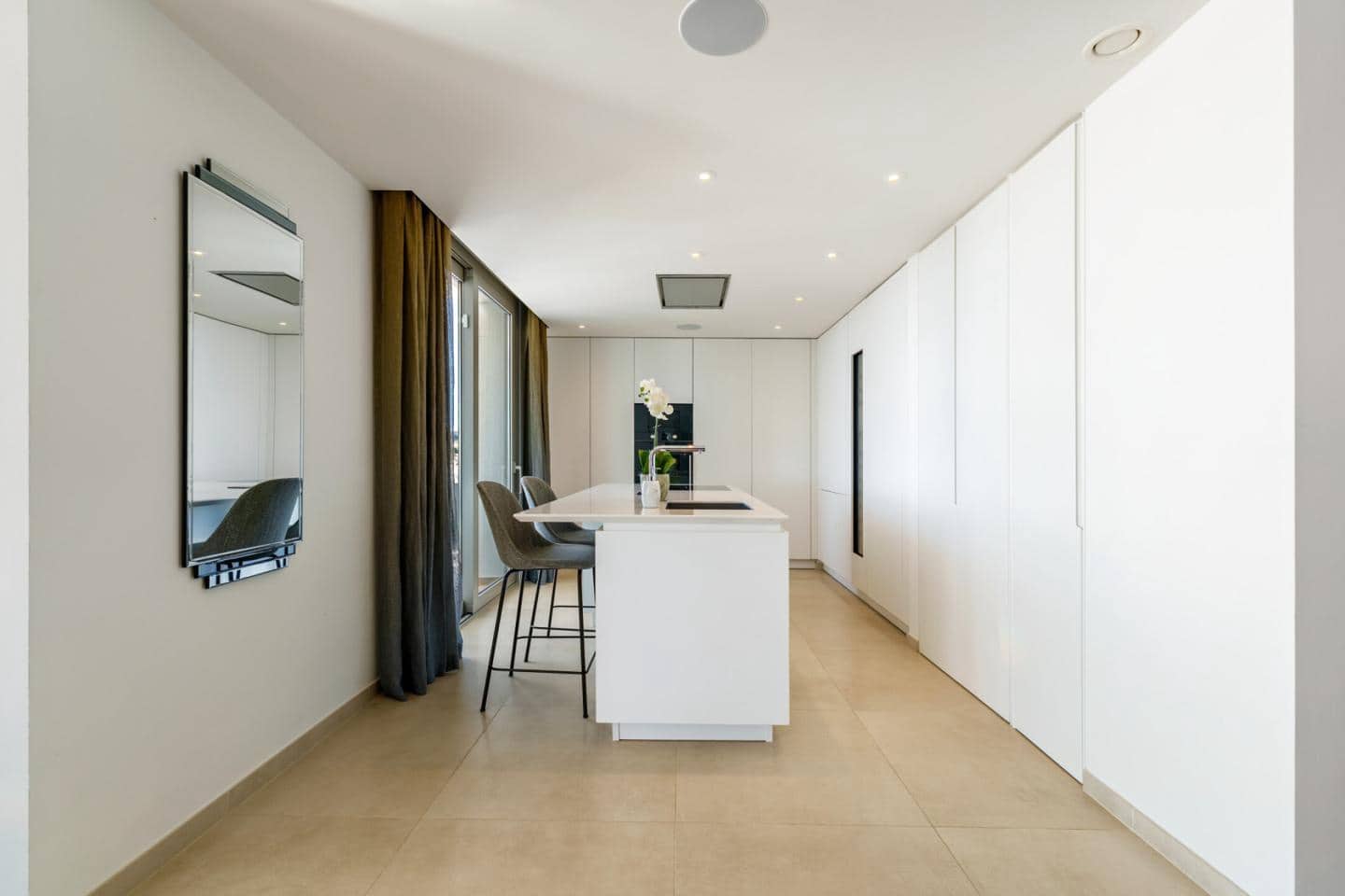 3 soverom Penthouse til salgs i Marbella med svømmebasseng garasje - € 3 150 000 (Ref: 9569962)