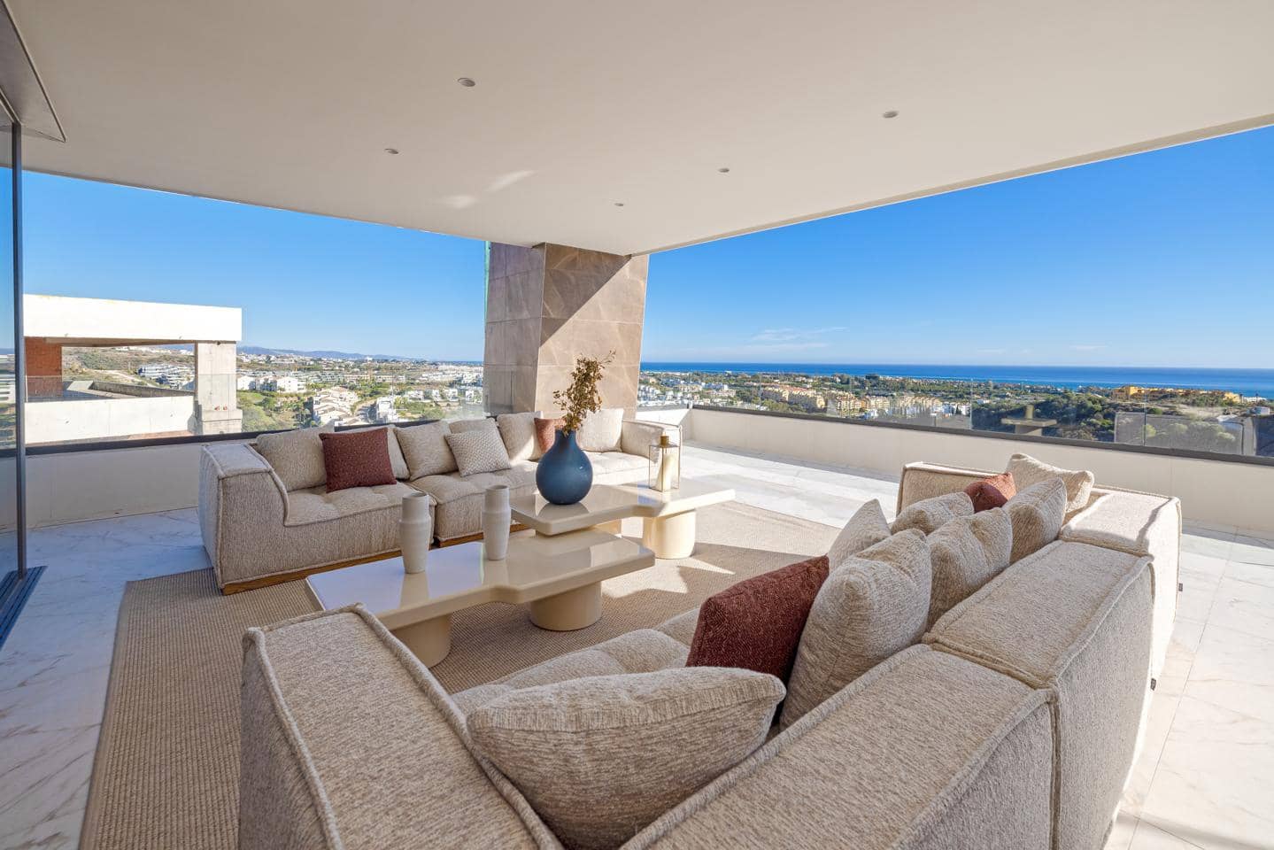 3 bedroom Penthouse for sale in Estepona with pool garage - € 1,409,000 (Ref: 9575099)