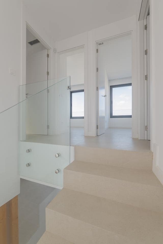 3 soveværelse Villa til salg i El Paraiso med swimmingpool garage - € 1.050.000 (Ref: 9575170)