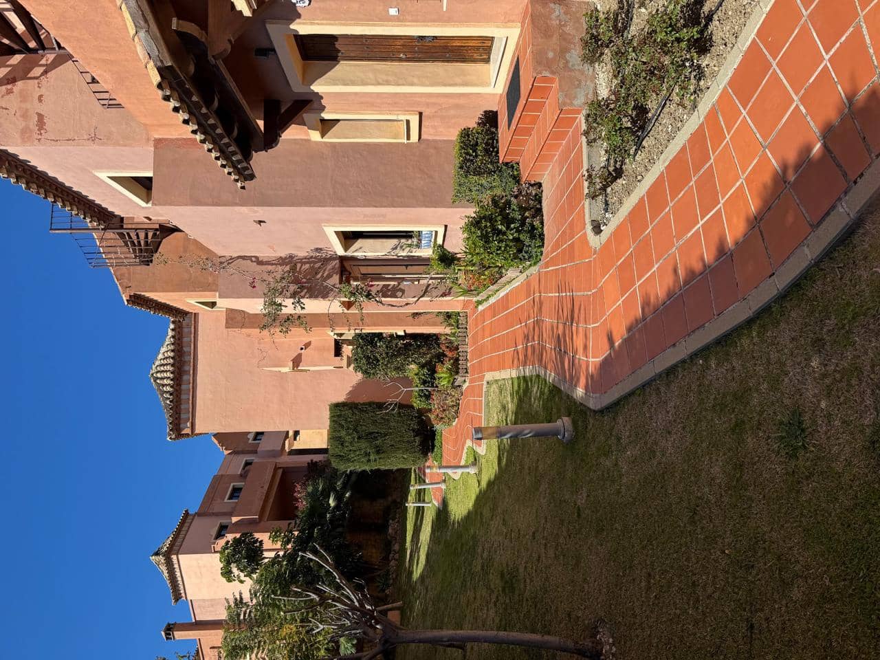 4 sovrum Villa till salu i Estepona med pool garage - 665 000 € (Ref: 9631435)