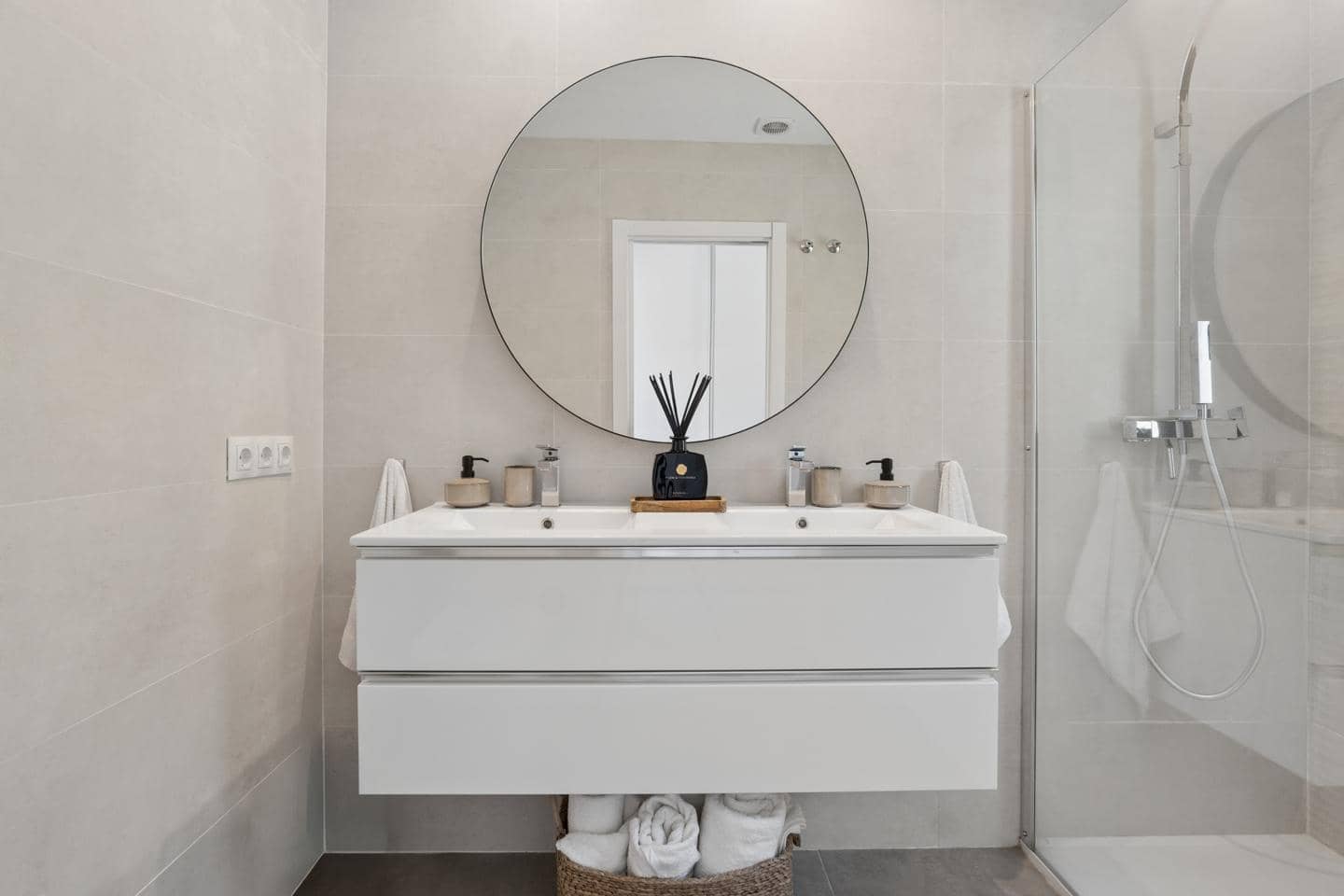 3 makuuhuone Huvila myytävänä paikassa Estepona mukana uima-altaan 
autotalli - 949 000 € (Ref: 9643597)