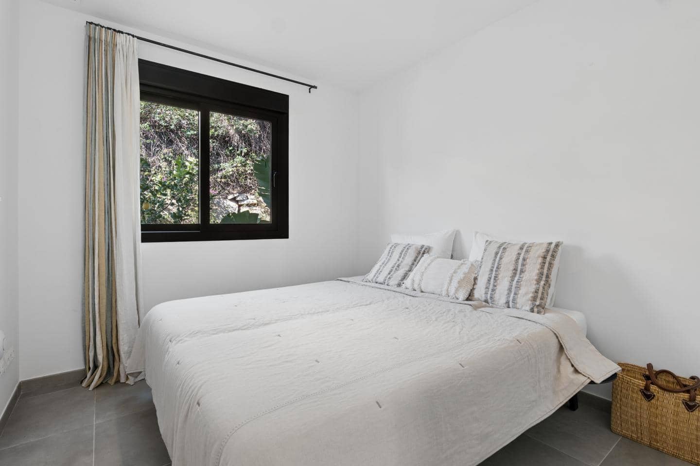 3 makuuhuone Huvila myytävänä paikassa Estepona mukana uima-altaan 
autotalli - 949 000 € (Ref: 9643597)