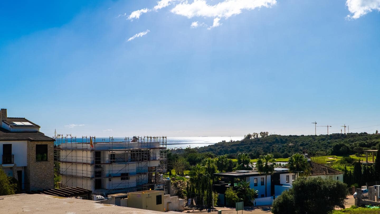 3 makuuhuone Huvila myytävänä paikassa Estepona mukana uima-altaan 
autotalli - 949 000 € (Ref: 9643597)