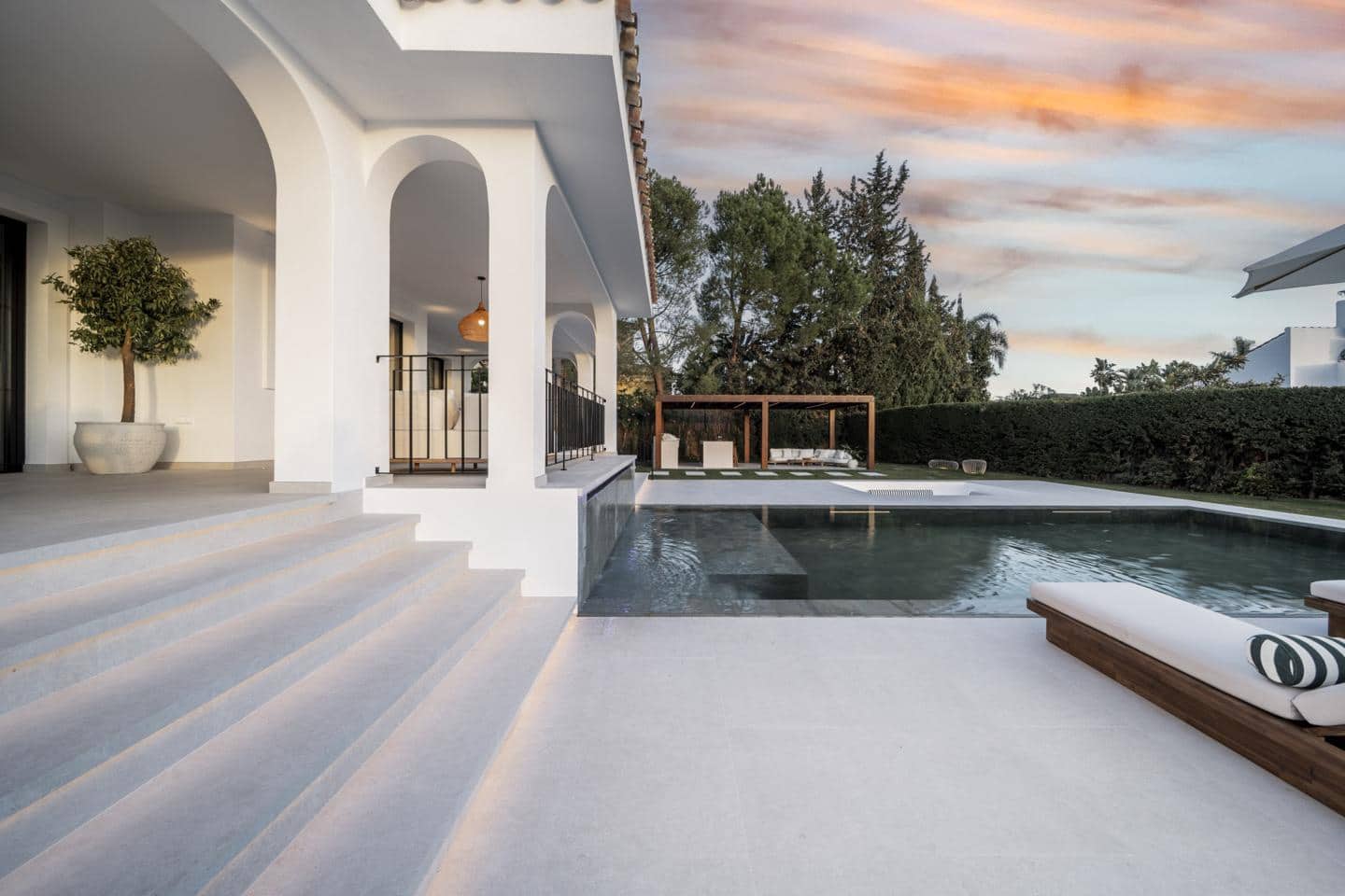 5 Zimmer Villa zu verkaufen in Marbella mit Pool Garage - 4.950.000 € (Ref: 9673654)