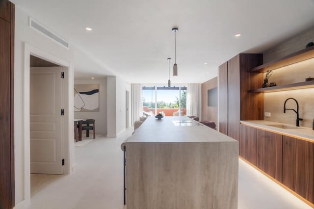 4 bedroom Flat for sale in Las Brisas, Marbella with pool garage - € 1,749,000 (Ref: 9674738)