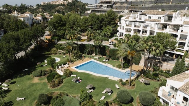 3 chambre Appartement à vendre à La Quinta, Benahavís avec piscine garage - 950 000 € (Ref: 9676274)