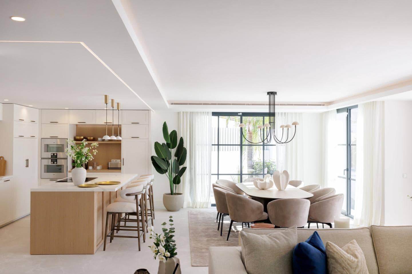 5 bedroom Villa for sale in Benahavis with pool garage - € 6,250,000 (Ref: 9687332)