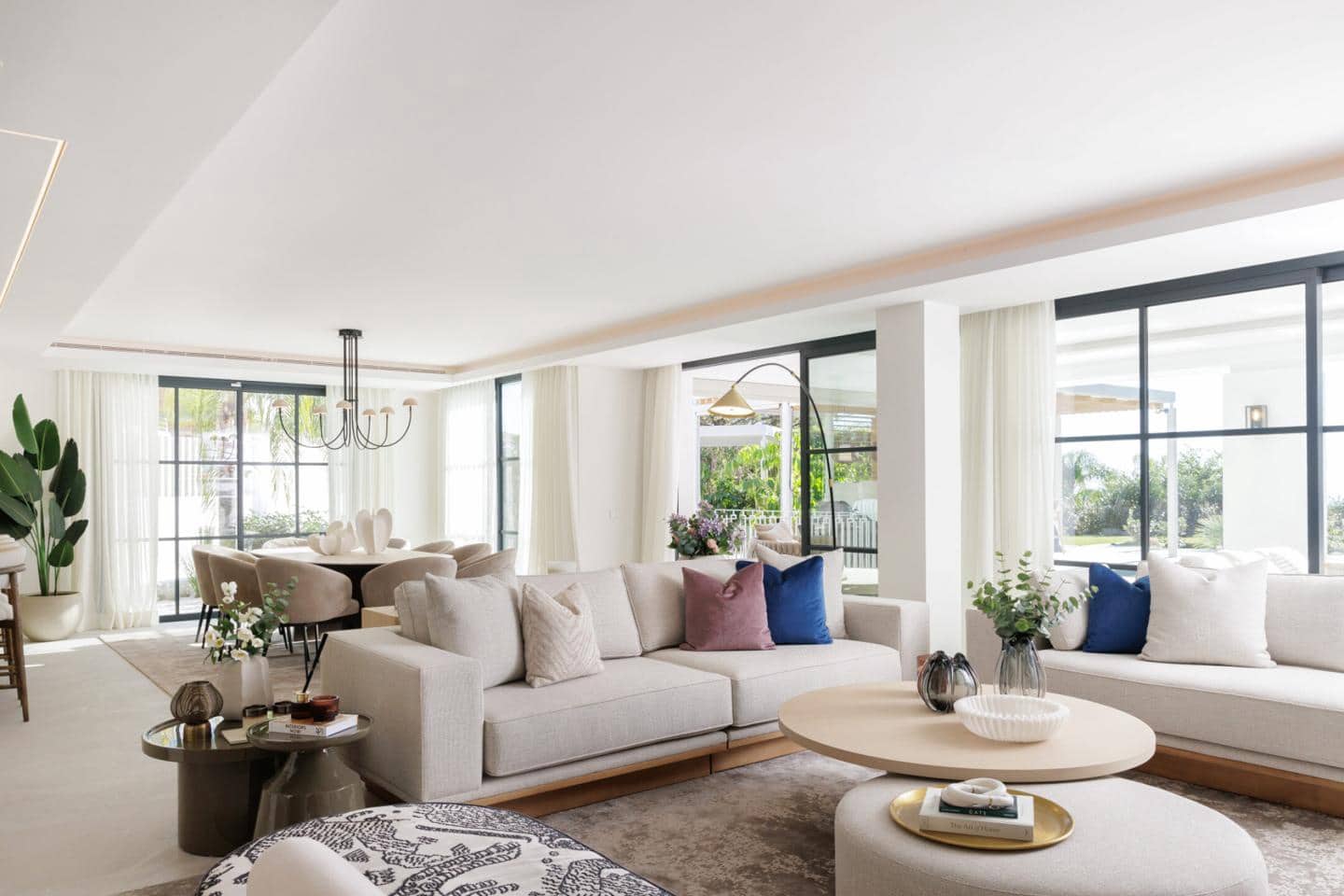 5 bedroom Villa for sale in Benahavis with pool garage - € 6,250,000 (Ref: 9687332)