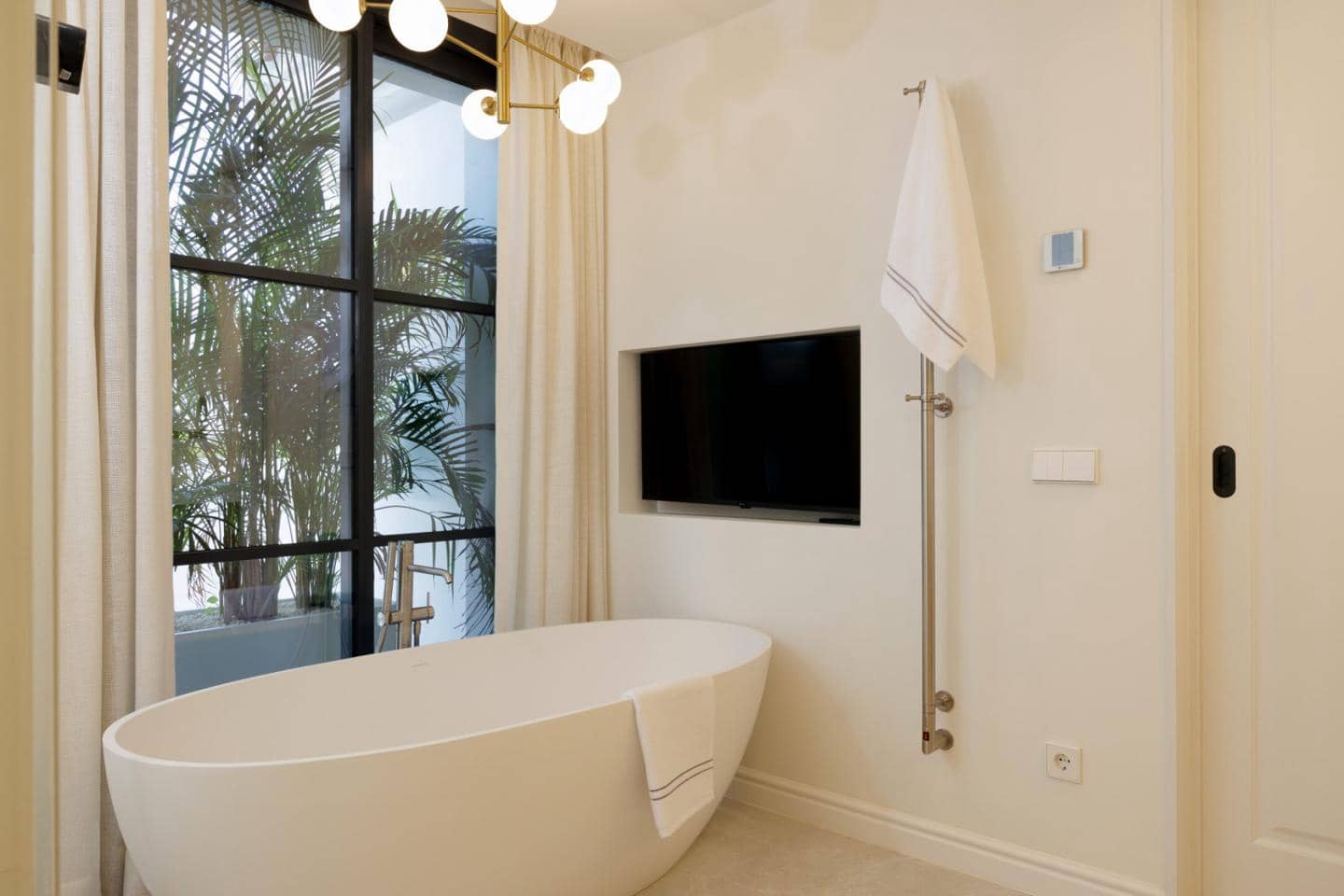 5 bedroom Villa for sale in Benahavis with pool garage - € 6,250,000 (Ref: 9687332)