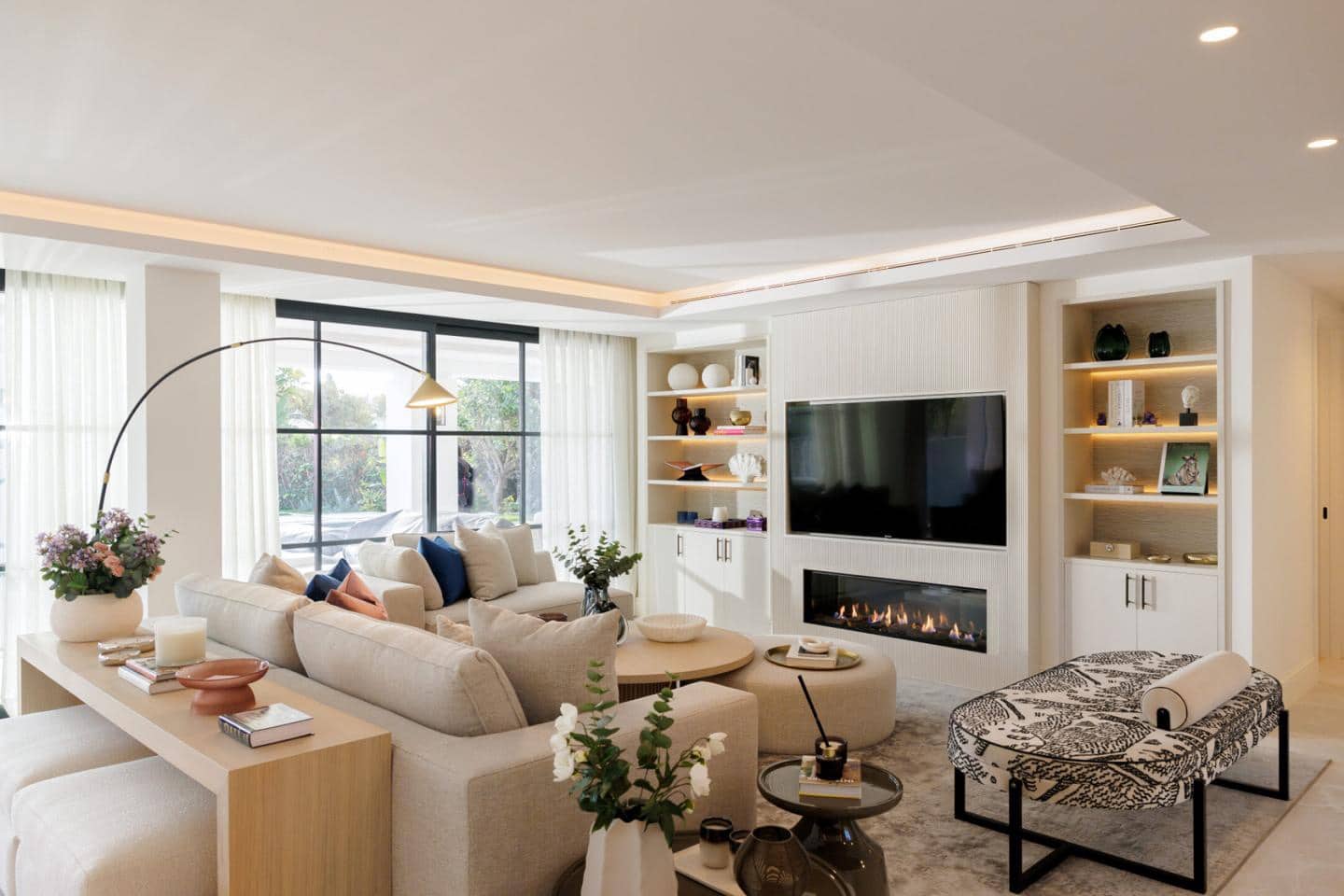 5 bedroom Villa for sale in Benahavis with pool garage - € 6,250,000 (Ref: 9687332)