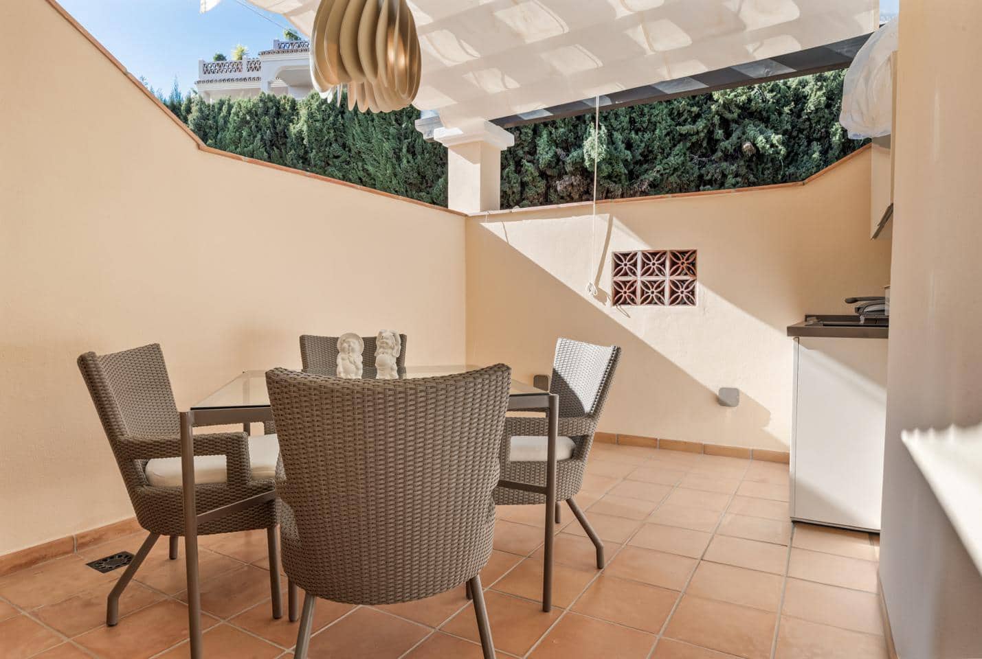 4 sypialnia Penthouse na sprzedaż w Benahavis z basenem garażem - 2 650 000 € (Ref: 9688566)