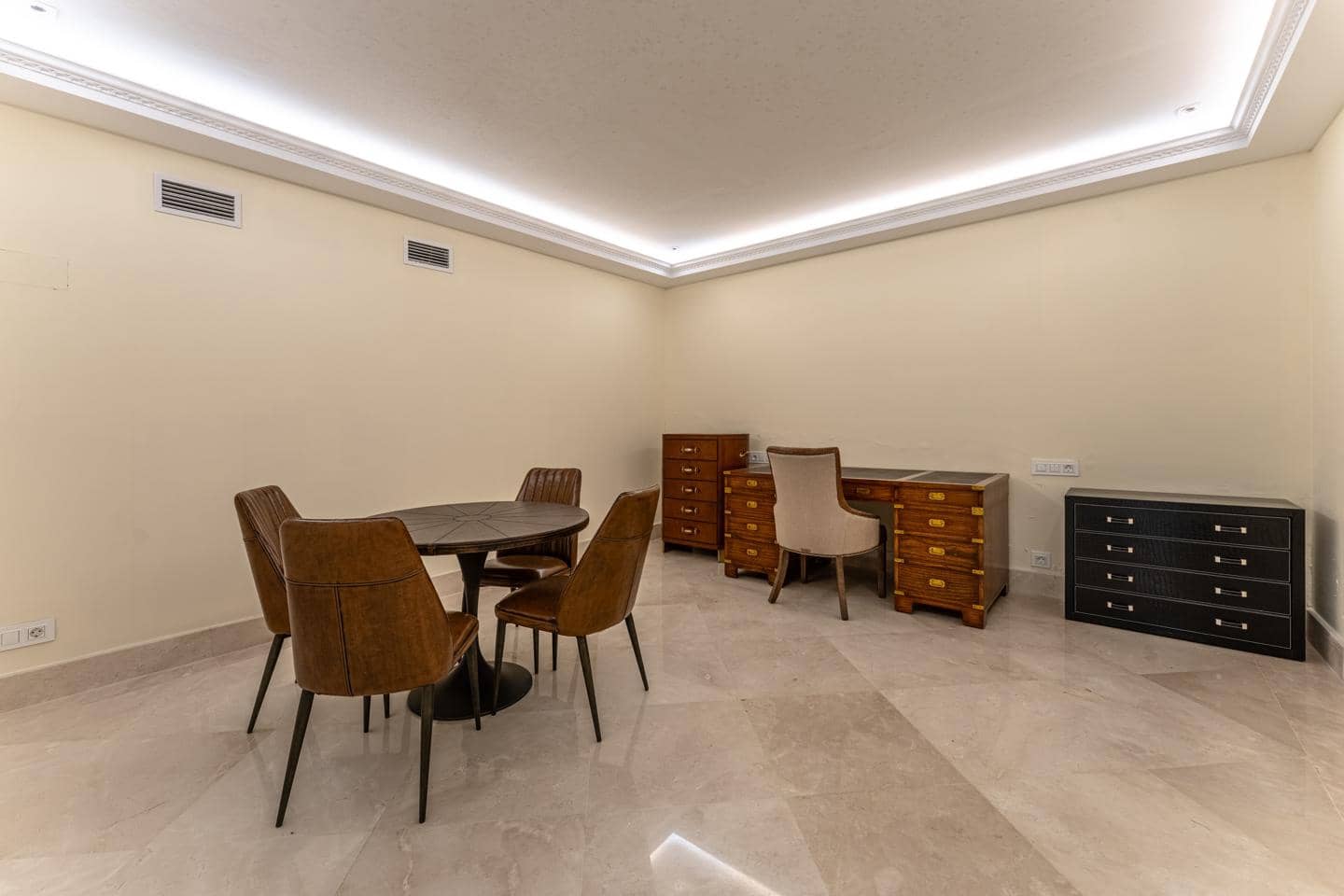 8 soveværelse Villa til salg i Marbella med swimmingpool garage - € 11.950.000 (Ref: 9706113)