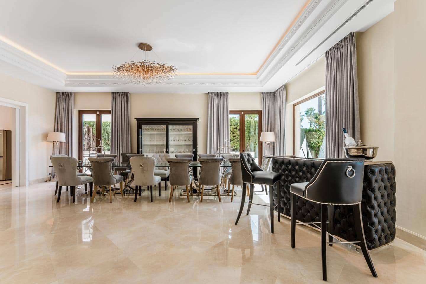 8 soveværelse Villa til salg i Marbella med swimmingpool garage - € 11.950.000 (Ref: 9706113)