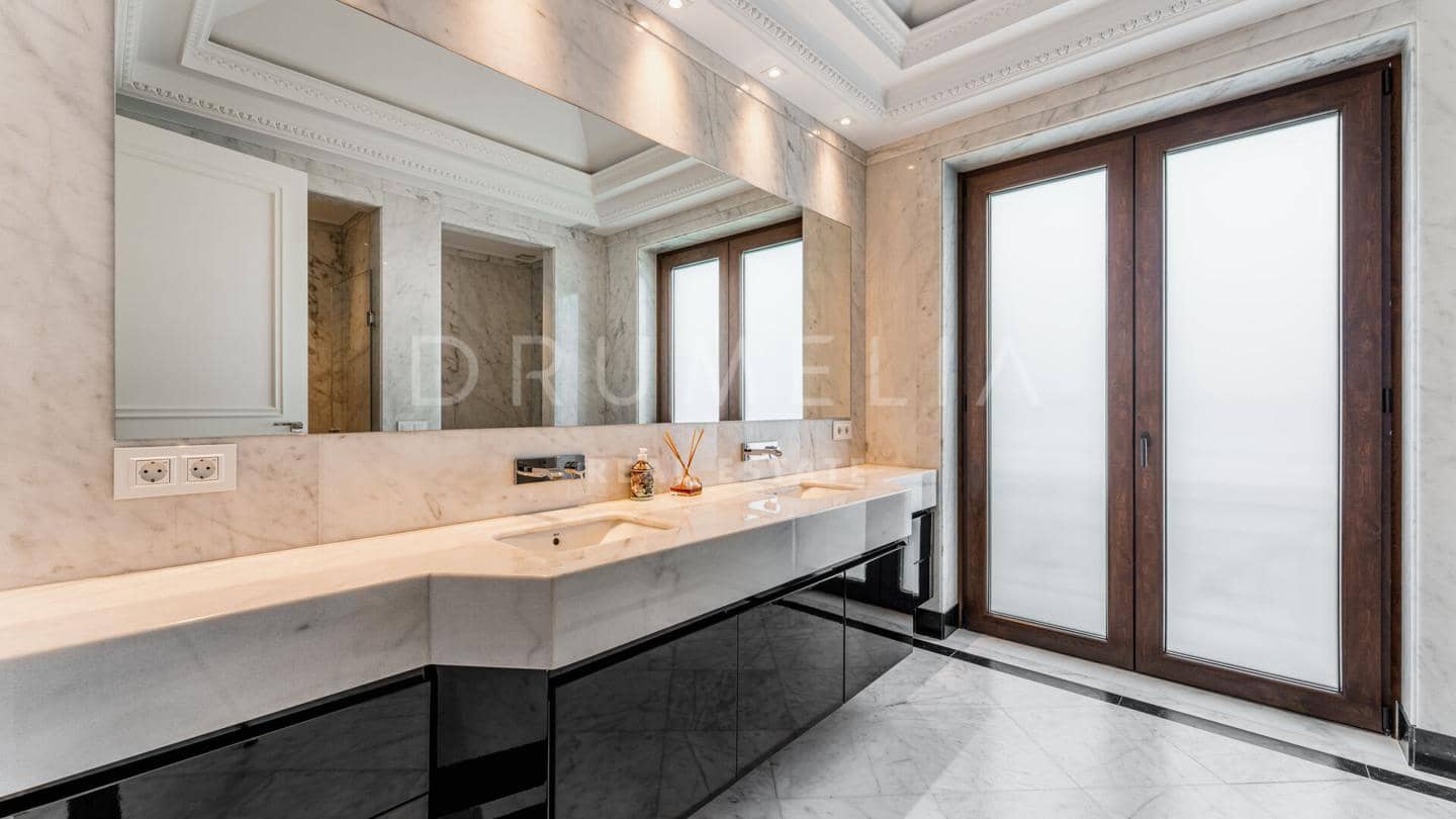 8 soveværelse Villa til salg i Marbella med swimmingpool garage - € 11.950.000 (Ref: 9706113)