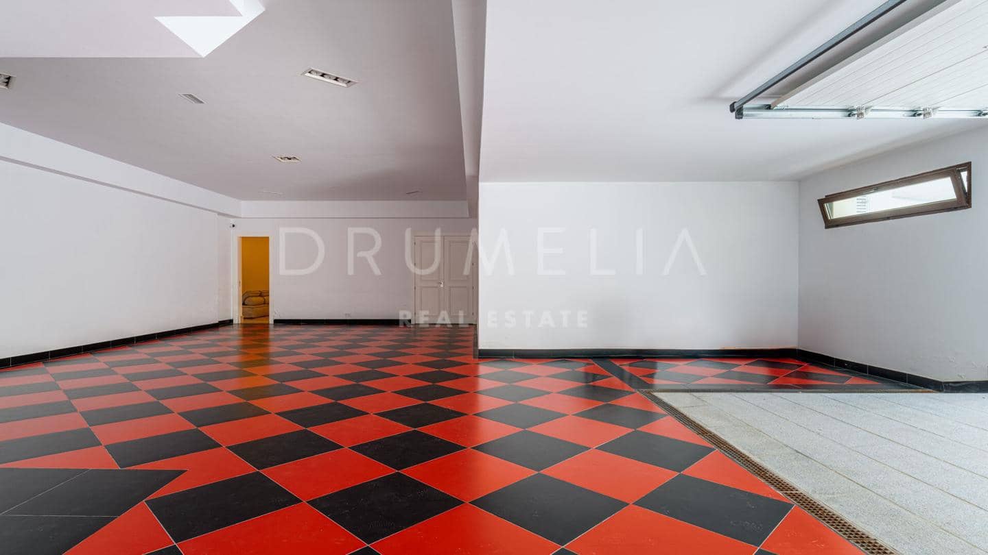 8 soveværelse Villa til salg i Marbella med swimmingpool garage - € 11.950.000 (Ref: 9706113)