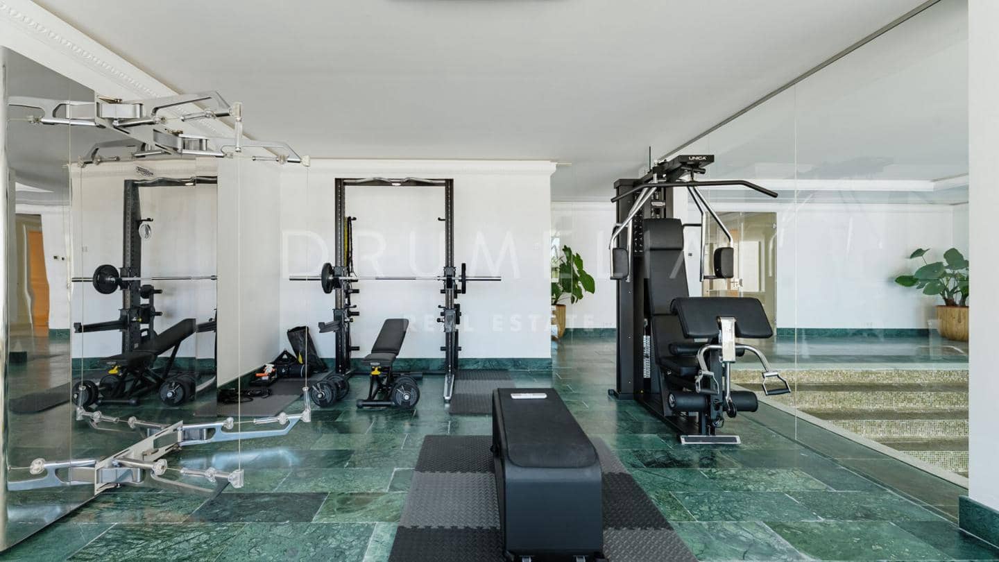 8 soveværelse Villa til salg i Marbella med swimmingpool garage - € 11.950.000 (Ref: 9706113)