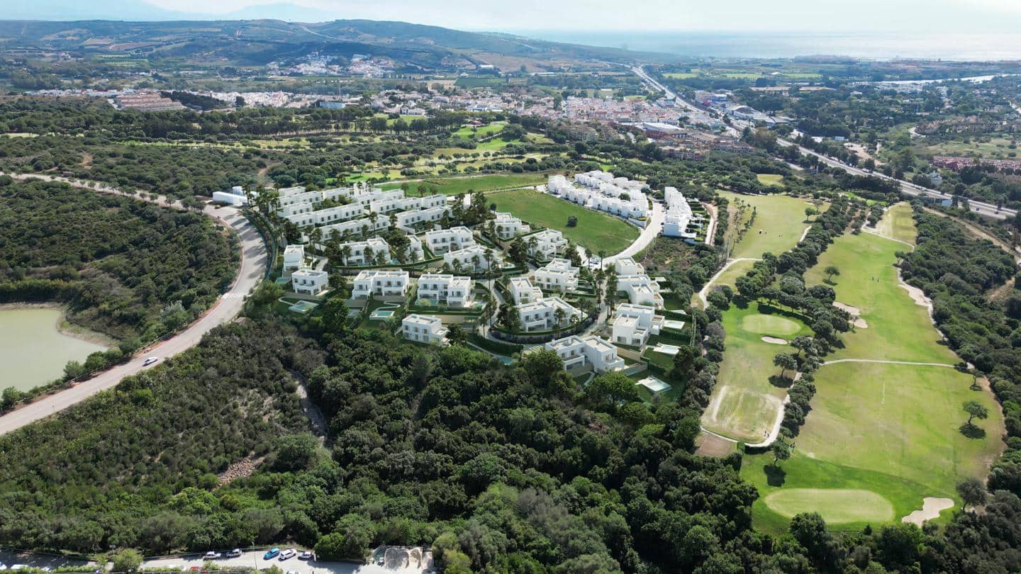 4 sypialnia Willa na sprzedaż w Sotogrande z basenem garażem - 1 320 000 € (Ref: 9706121)