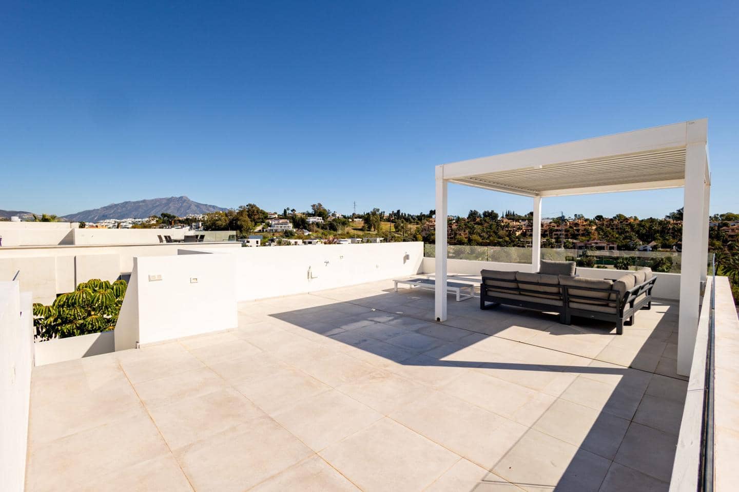 4 chambre Villa/Maison à vendre à Estepona avec piscine garage - 1 995 000 € (Ref: 9724988)