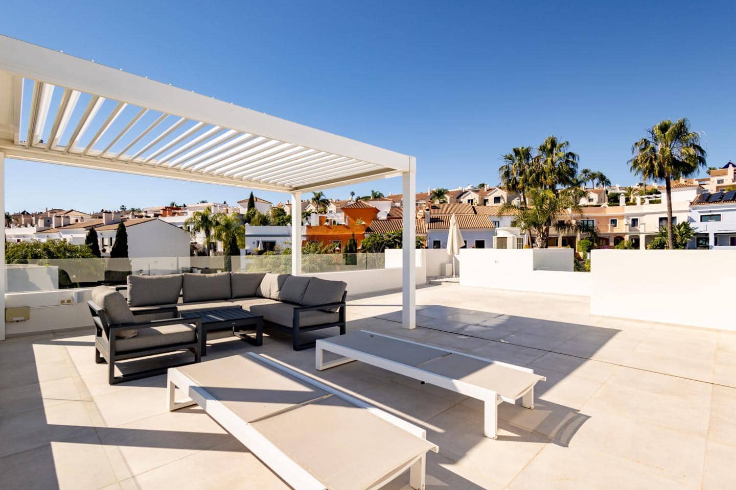 4 chambre Villa/Maison à vendre à Estepona avec piscine garage - 1 995 000 € (Ref: 9724988)