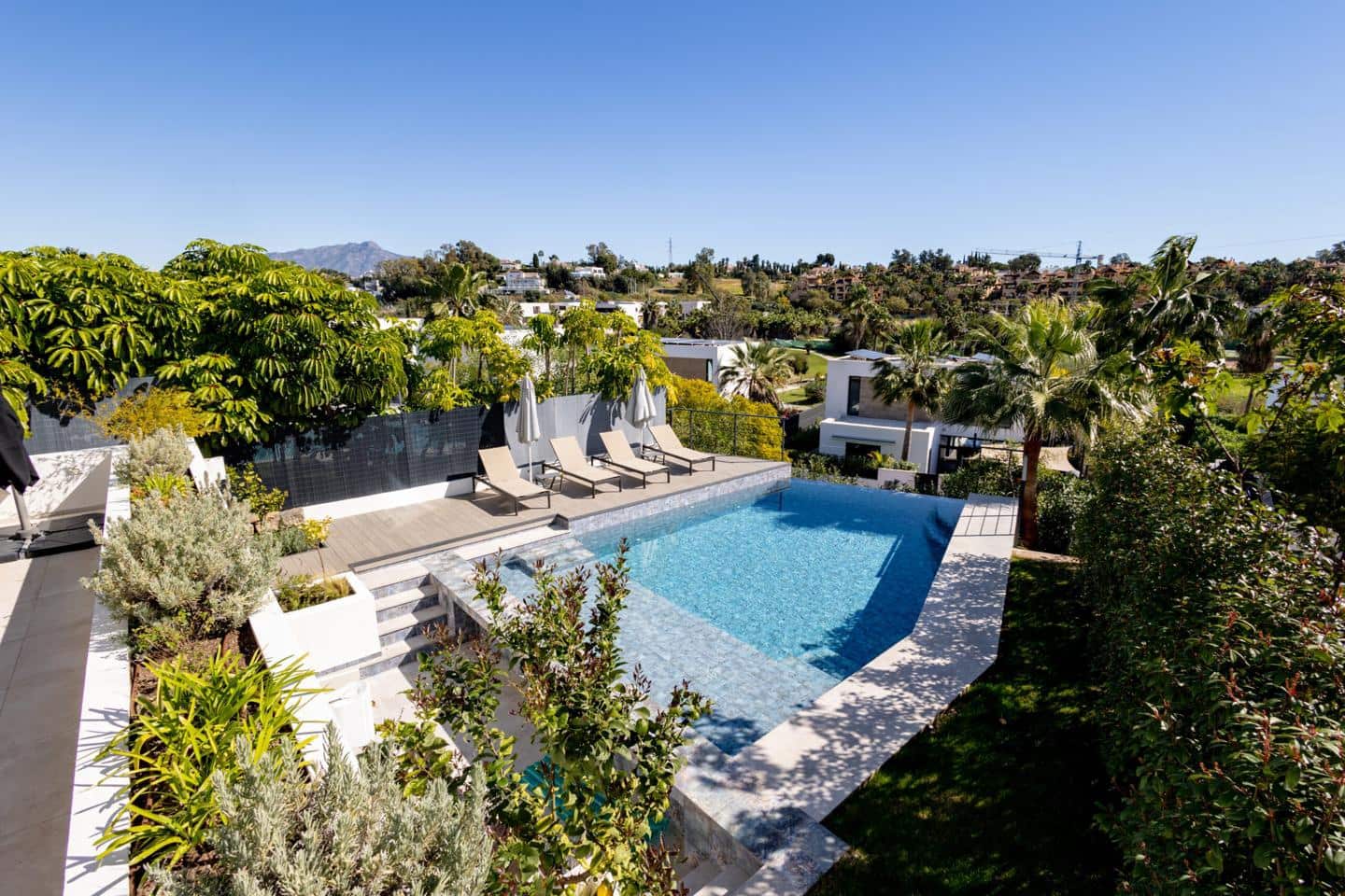 4 chambre Villa/Maison à vendre à Estepona avec piscine garage - 1 995 000 € (Ref: 9724988)