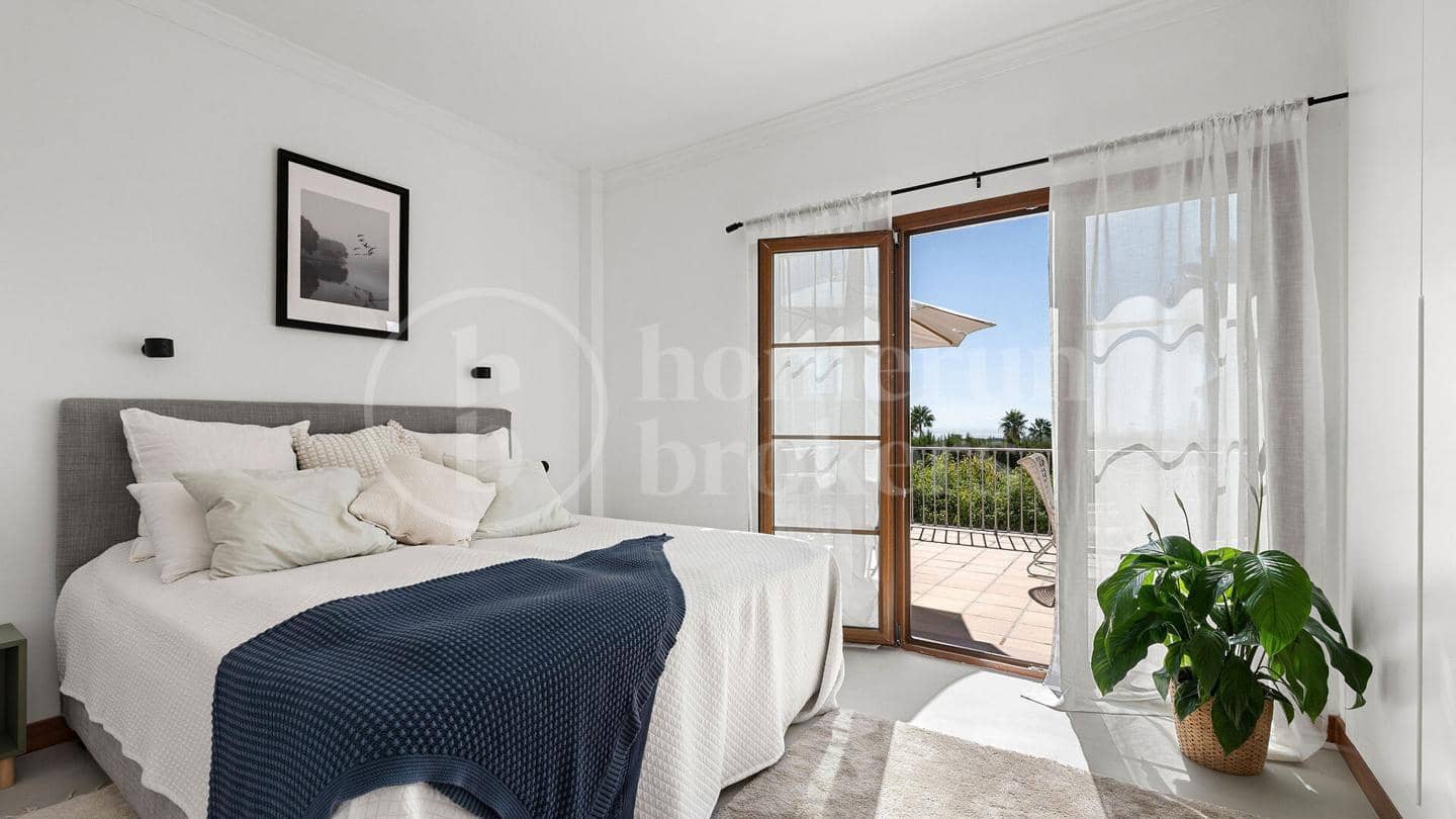 4 Zimmer Villa zu verkaufen in Estepona mit Pool Garage - 1.690.000 € (Ref: 9733385)