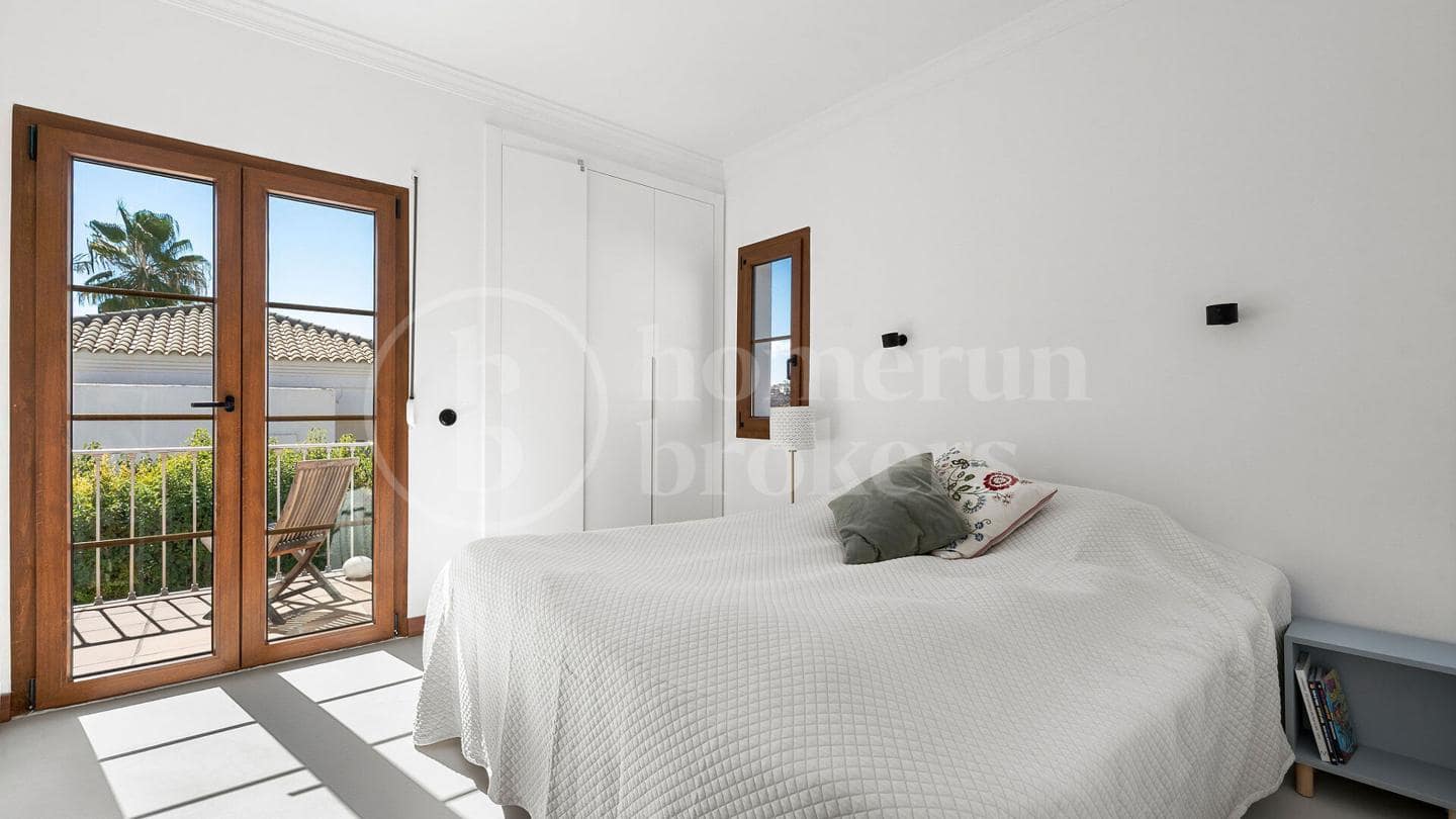 4 Zimmer Villa zu verkaufen in Estepona mit Pool Garage - 1.690.000 € (Ref: 9733385)