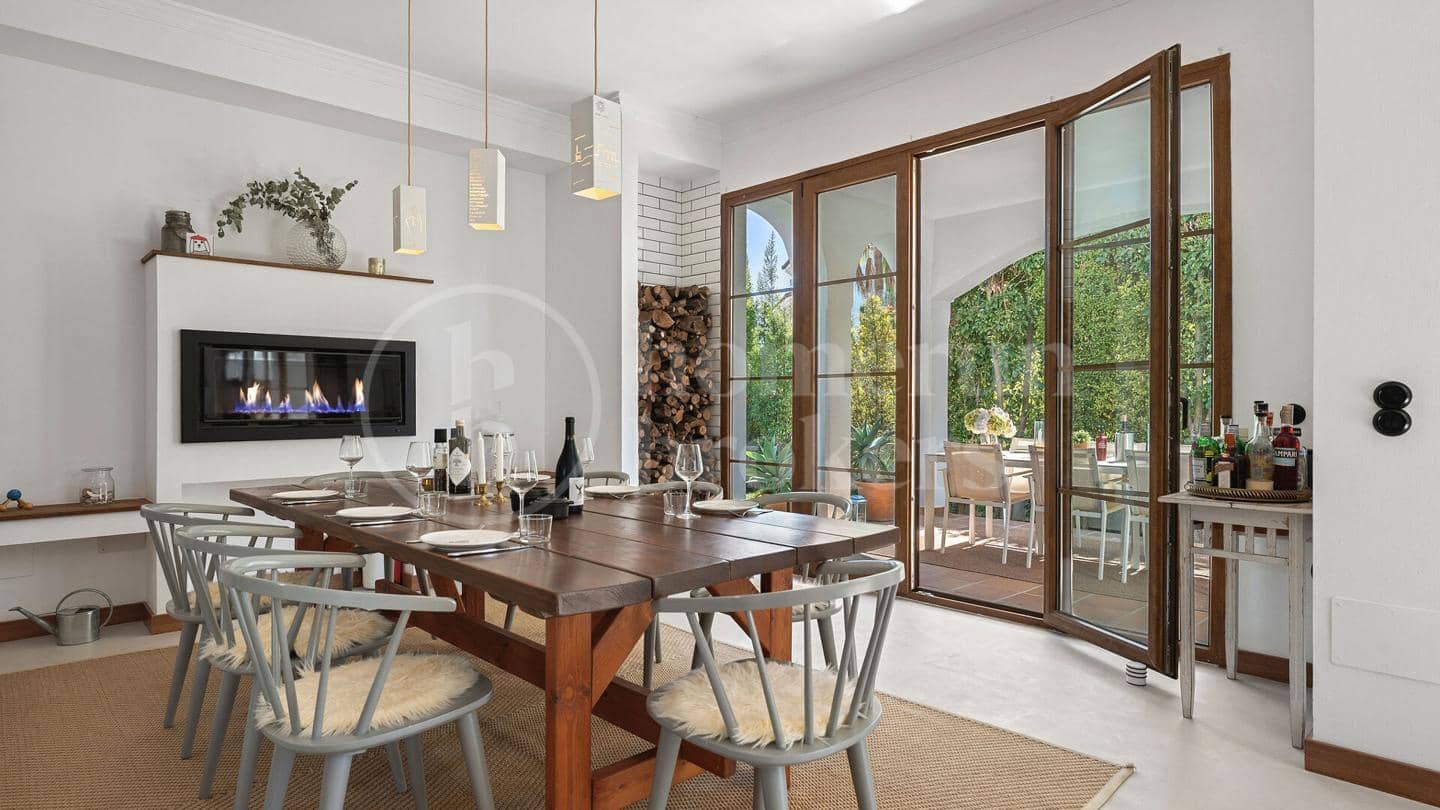 4 Zimmer Villa zu verkaufen in Estepona mit Pool Garage - 1.690.000 € (Ref: 9733385)