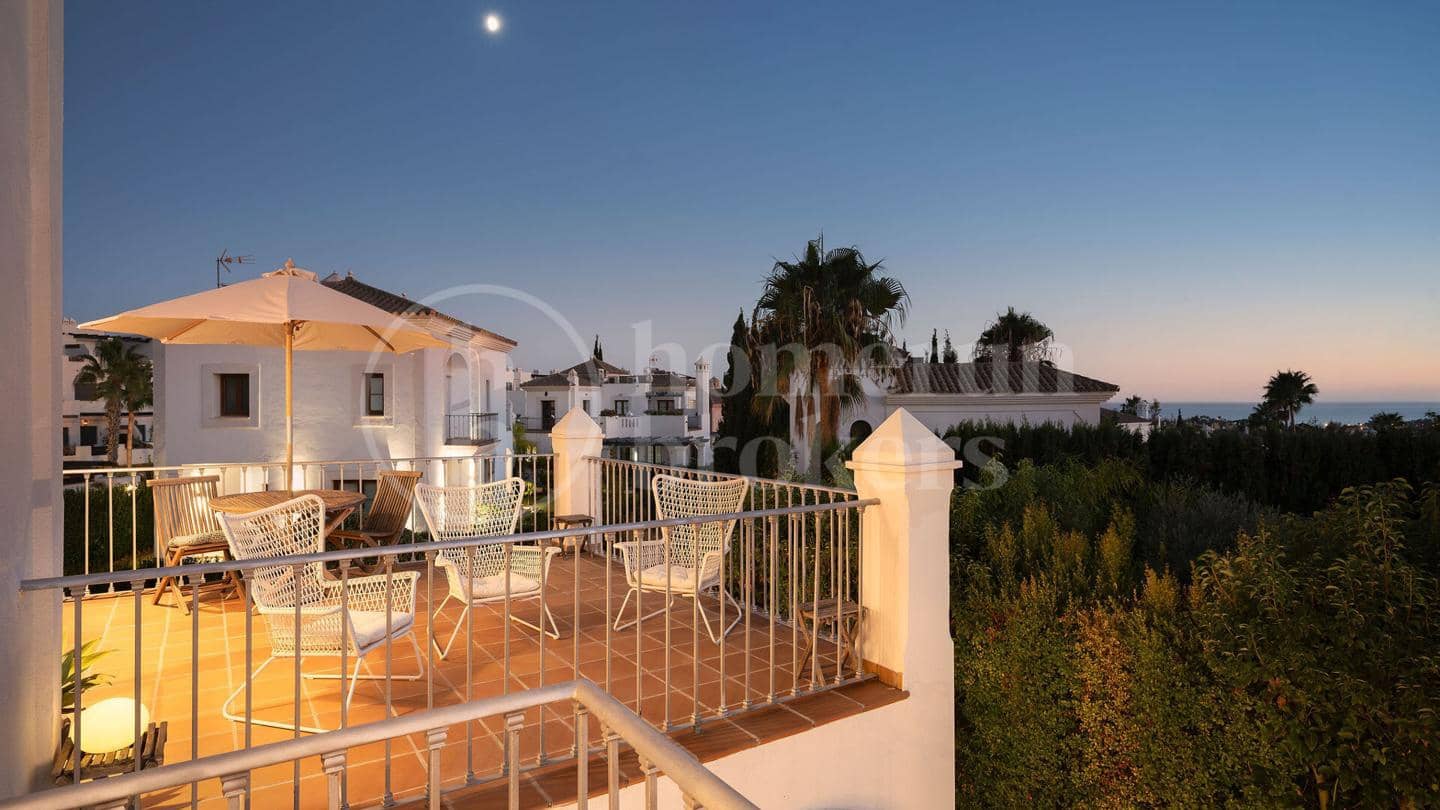 4 Zimmer Villa zu verkaufen in Estepona mit Pool Garage - 1.690.000 € (Ref: 9733385)