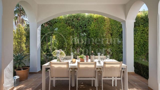 4 Zimmer Villa zu verkaufen in La Concha - Resina Golf, Estepona mit Pool Garage - 1.690.000 € (Ref: 9733385)