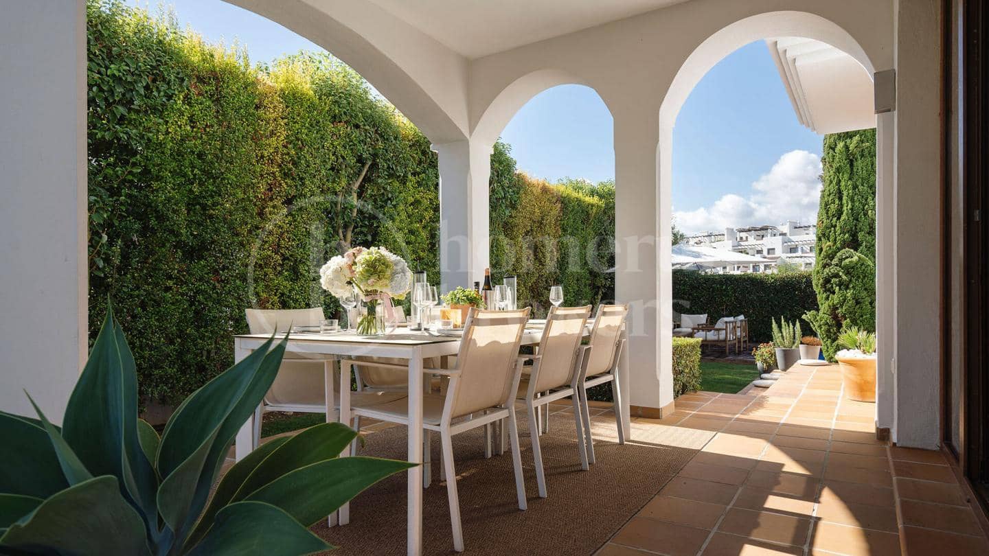 4 Zimmer Villa zu verkaufen in Estepona mit Pool Garage - 1.690.000 € (Ref: 9733385)