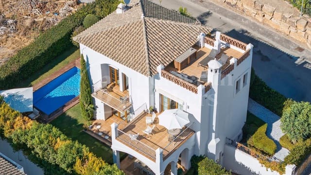4 Zimmer Villa zu verkaufen in La Concha - Resina Golf, Estepona mit Pool Garage - 1.690.000 € (Ref: 9733385)
