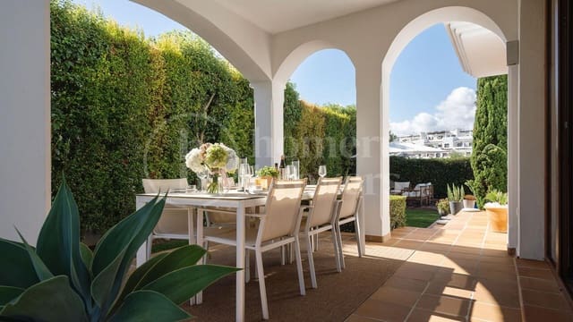 4 Zimmer Villa zu verkaufen in La Concha - Resina Golf, Estepona mit Pool Garage - 1.690.000 € (Ref: 9733385)