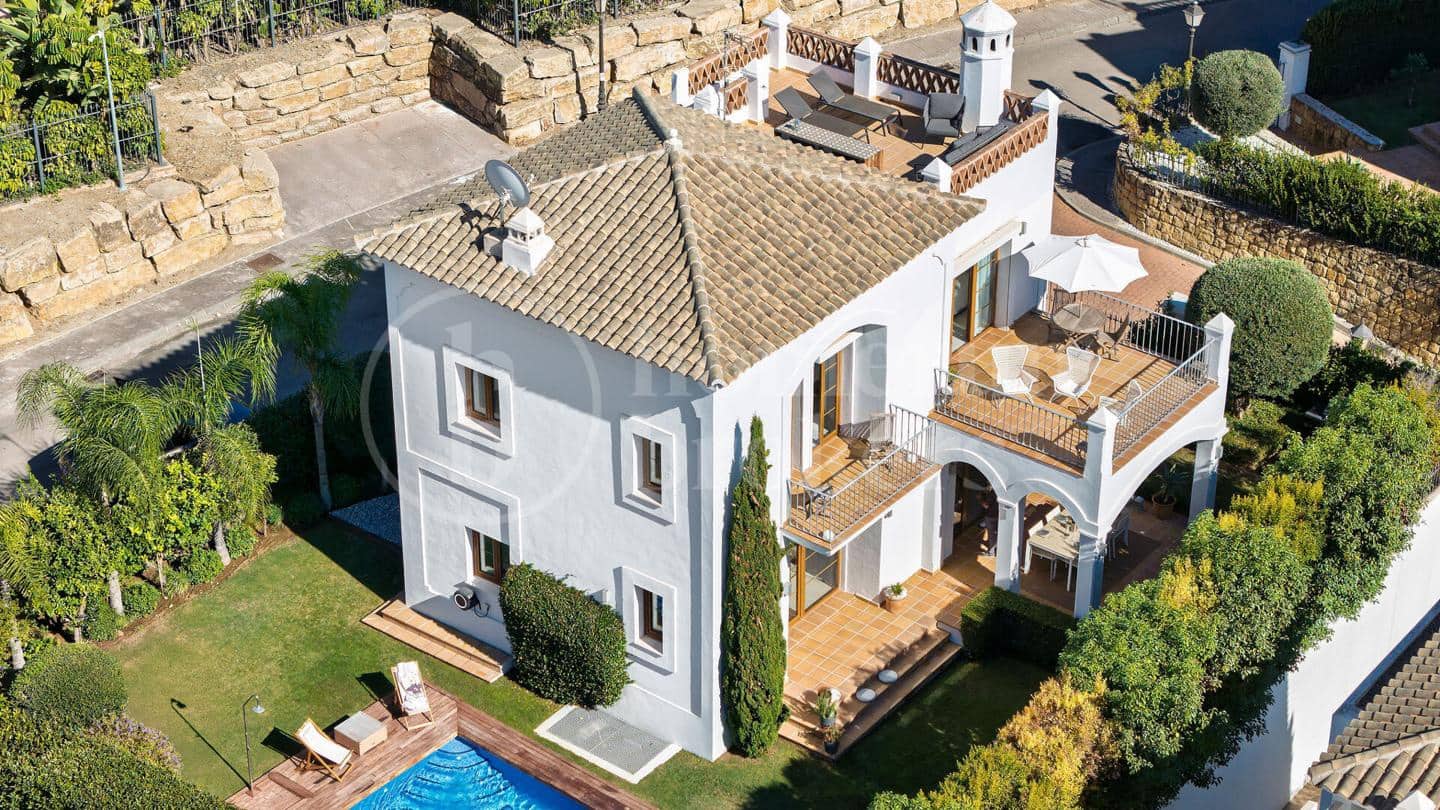 4 Zimmer Villa zu verkaufen in Estepona mit Pool Garage - 1.690.000 € (Ref: 9733385)