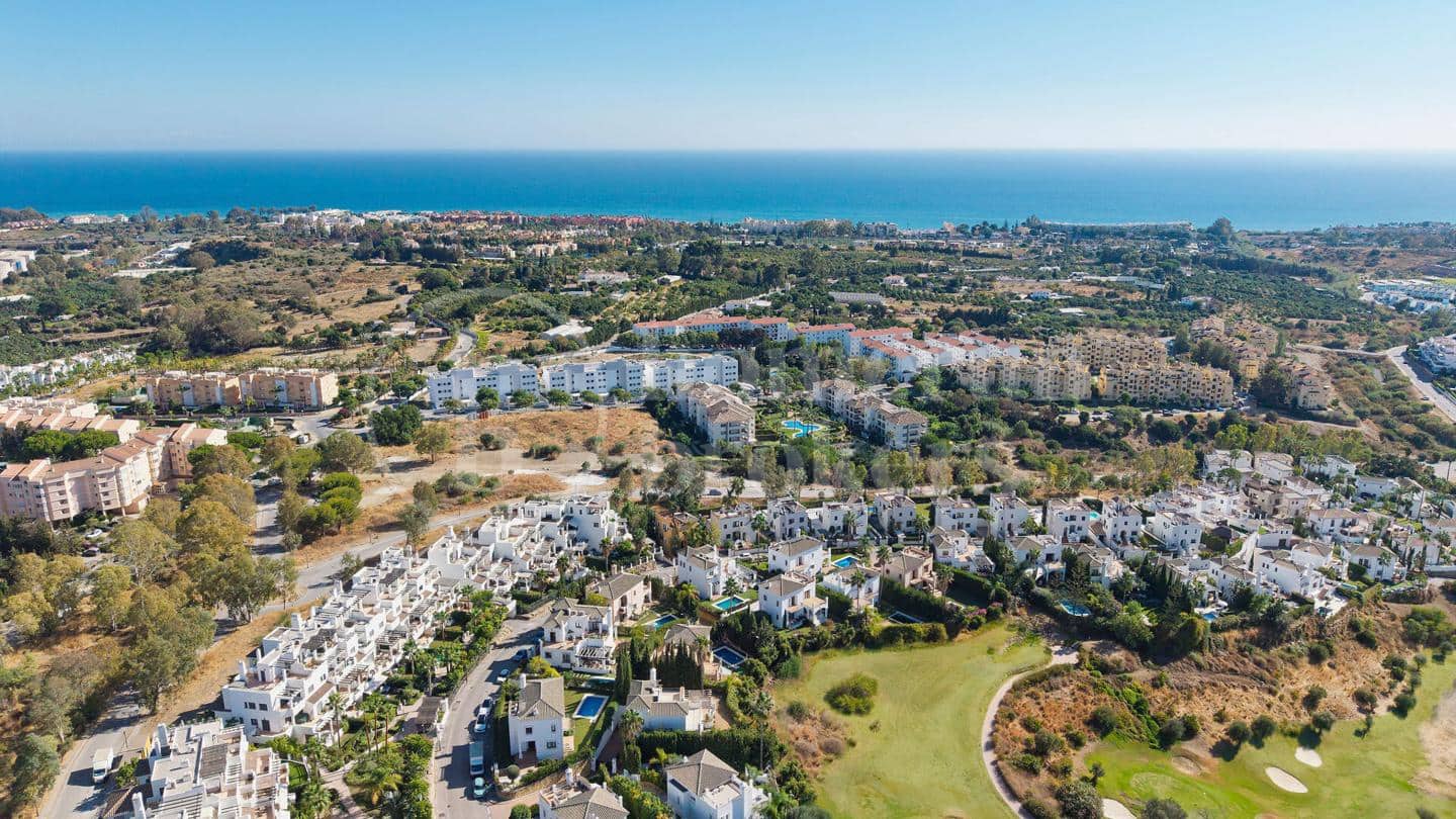 4 Zimmer Villa zu verkaufen in Estepona mit Pool Garage - 1.690.000 € (Ref: 9733385)